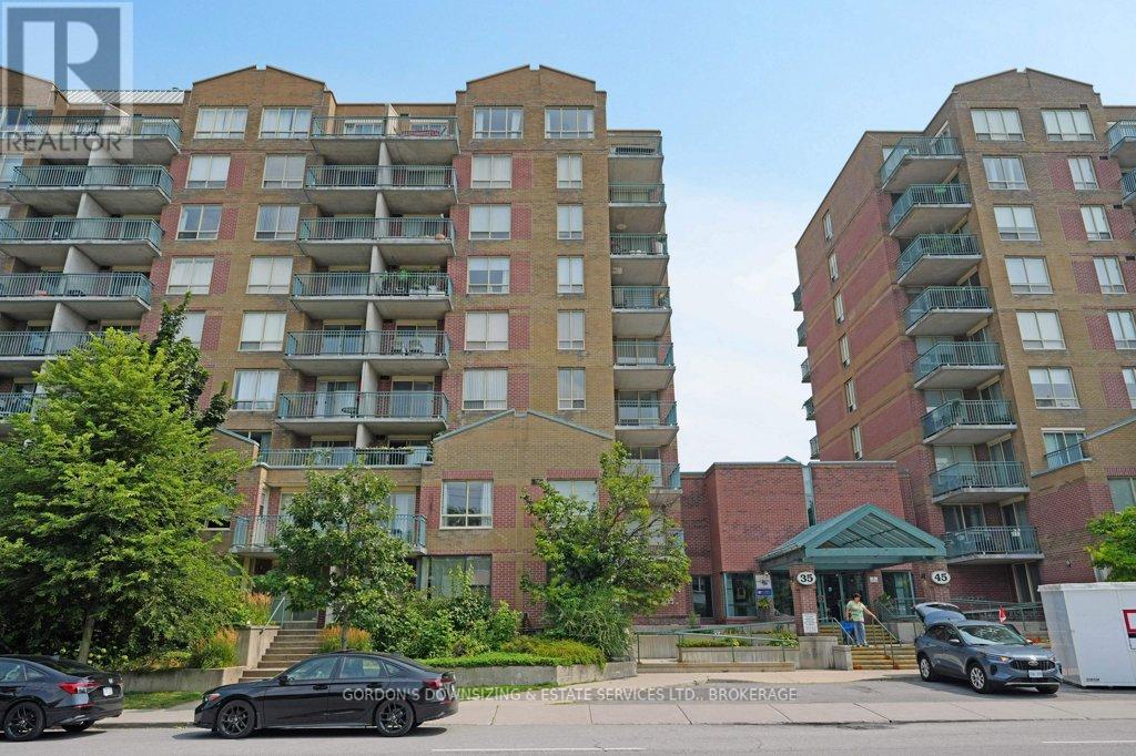 411 - 35 Holland Avenue