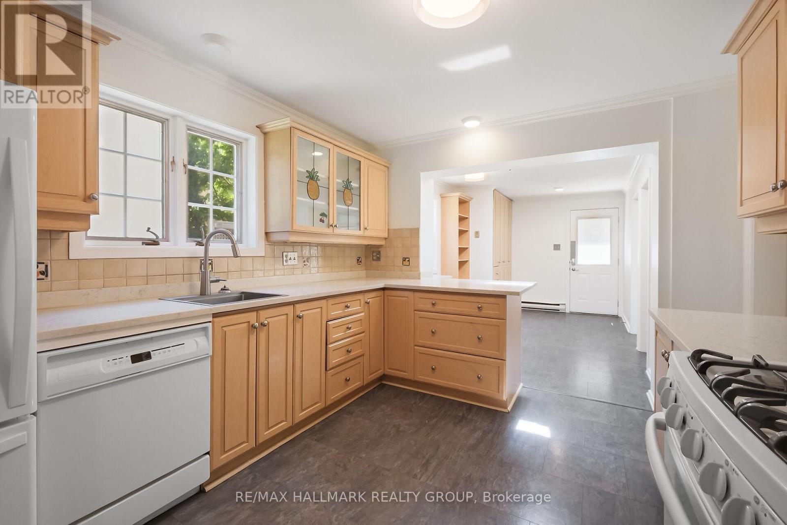 82 Laurentian Place