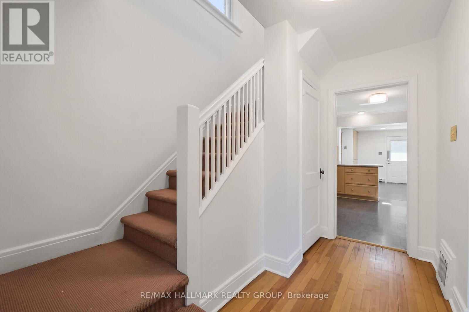 82 Laurentian Place