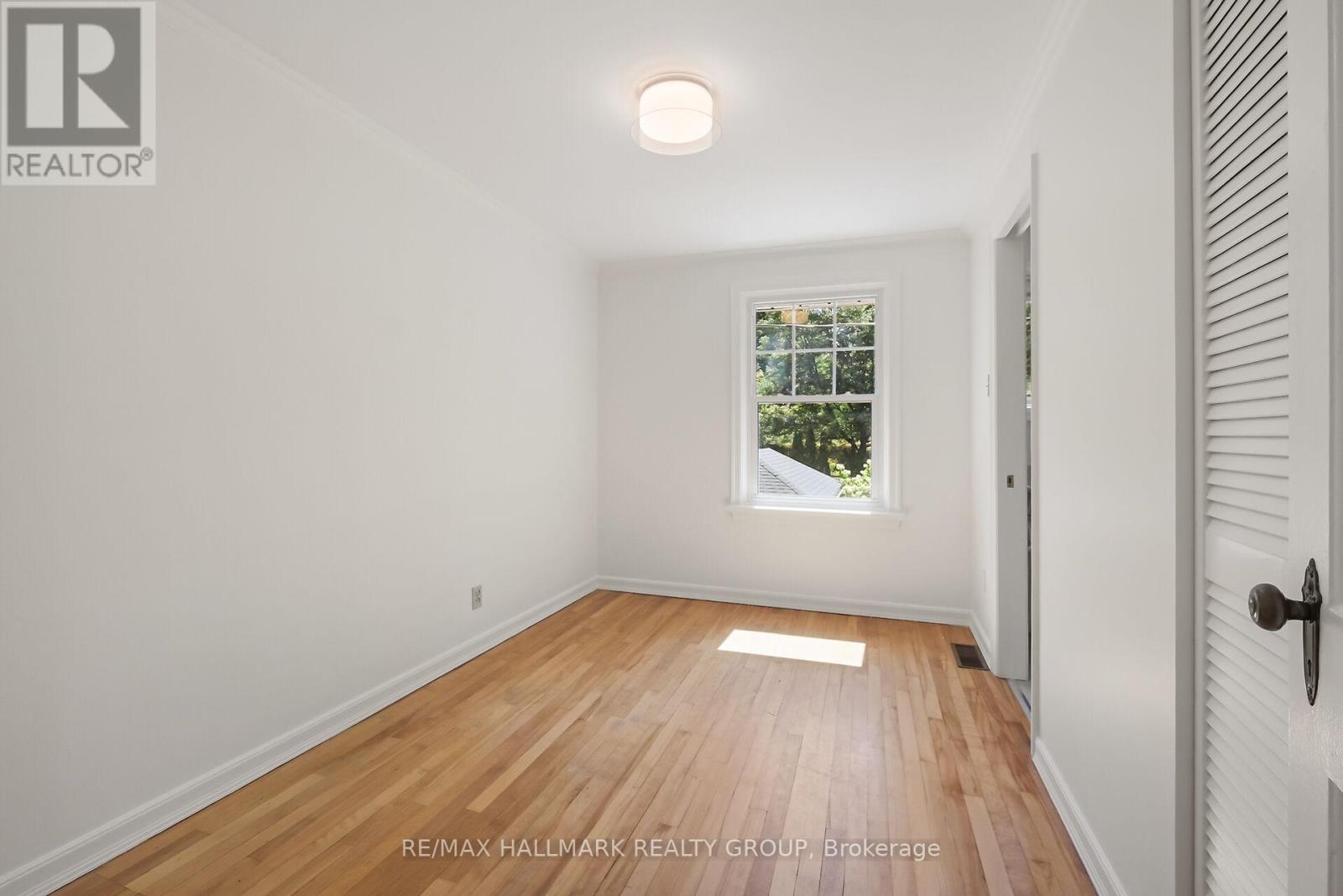 82 Laurentian Place
