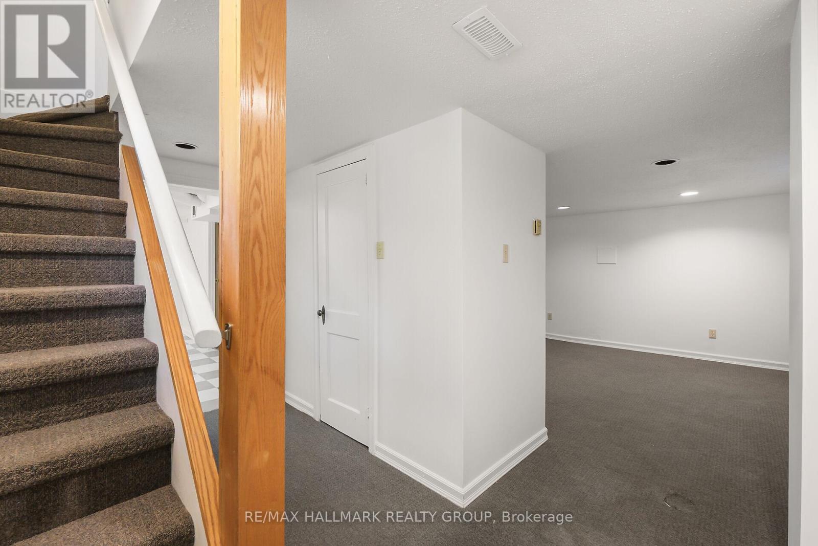 82 Laurentian Place