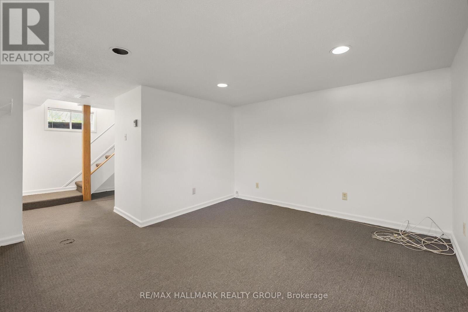 82 Laurentian Place