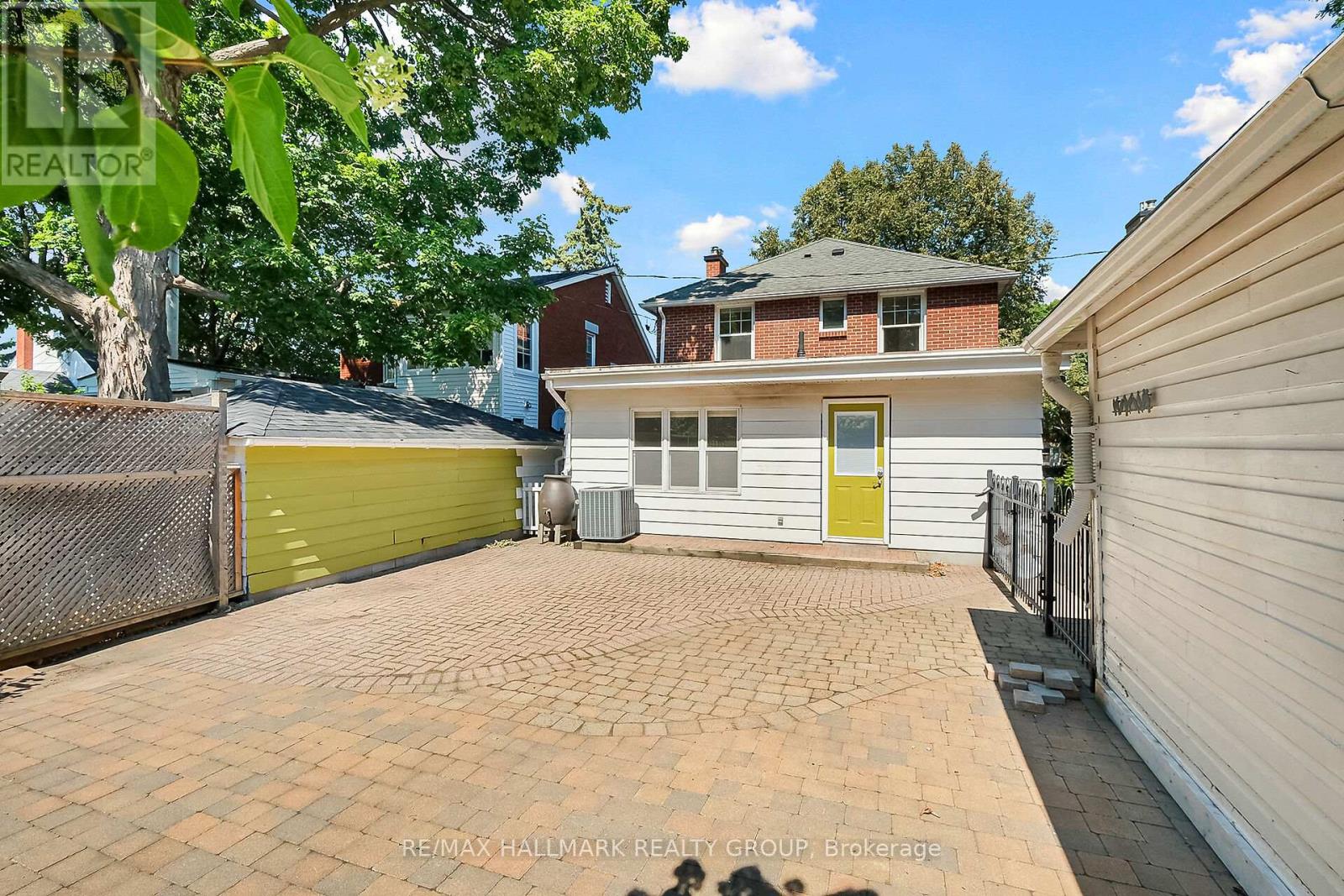 82 Laurentian Place
