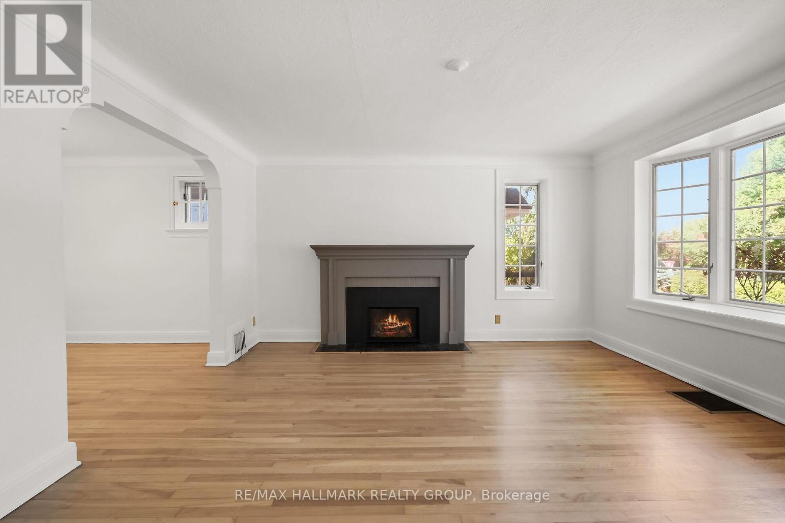 82 Laurentian Place