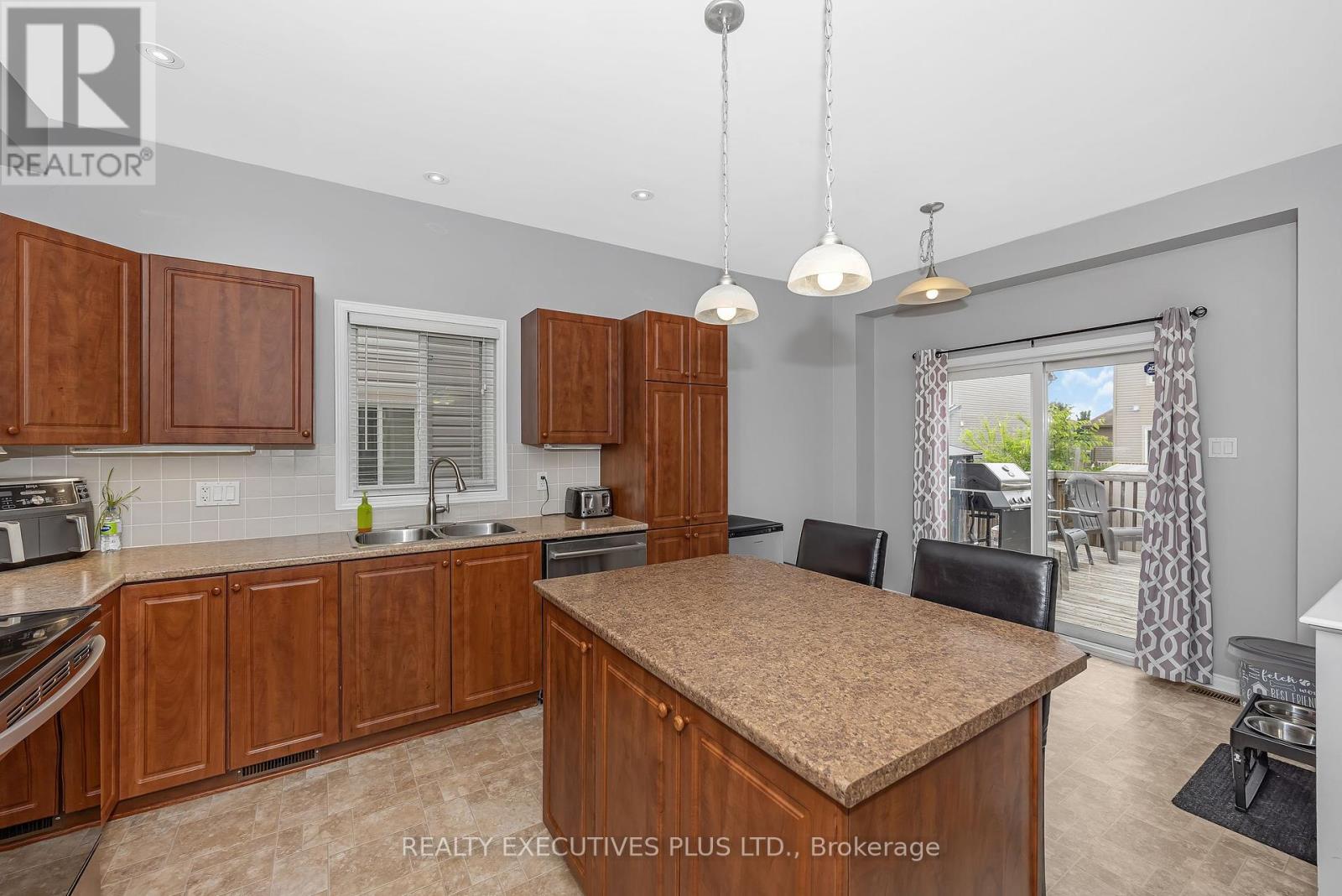 341 Jasper Crescent