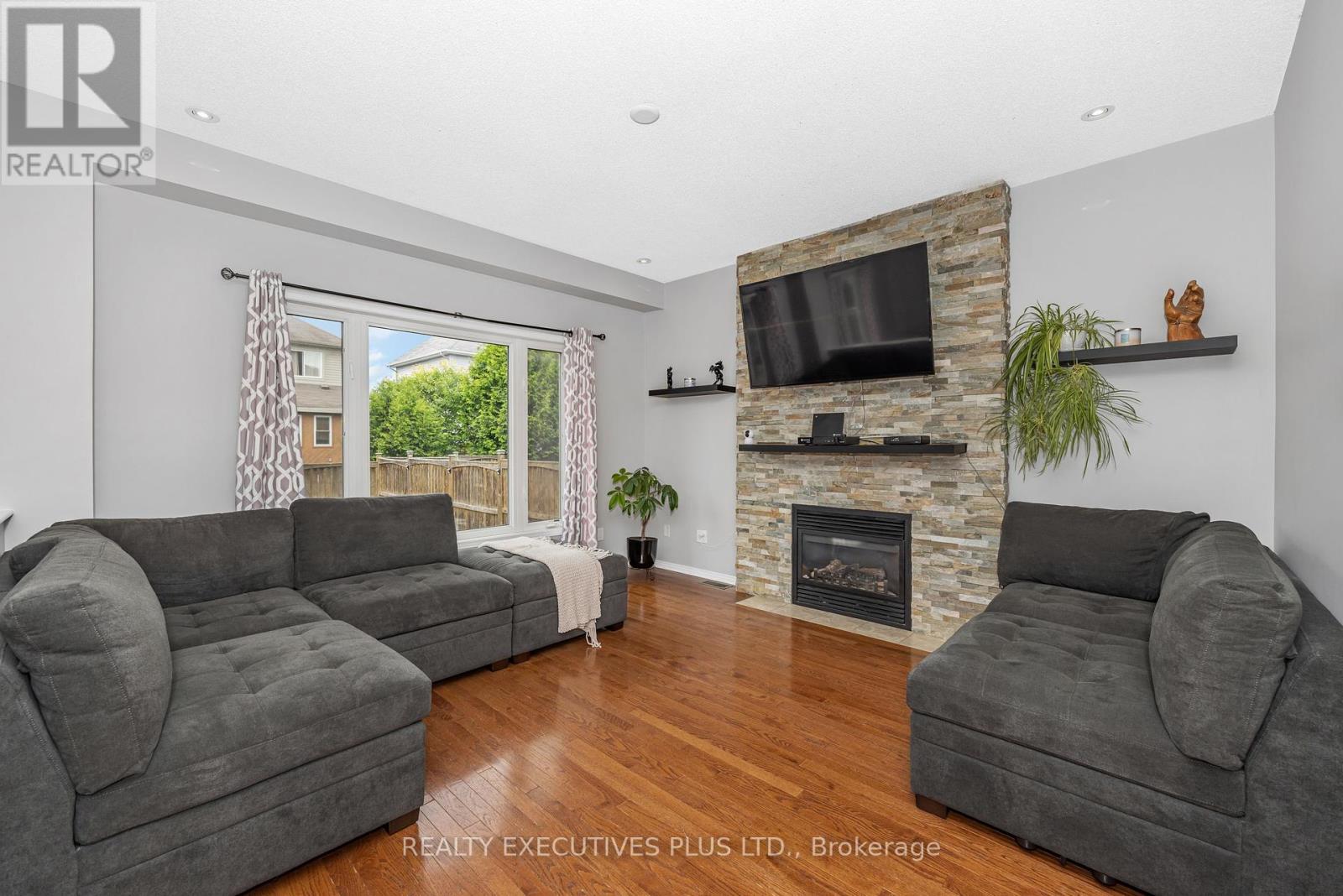341 Jasper Crescent