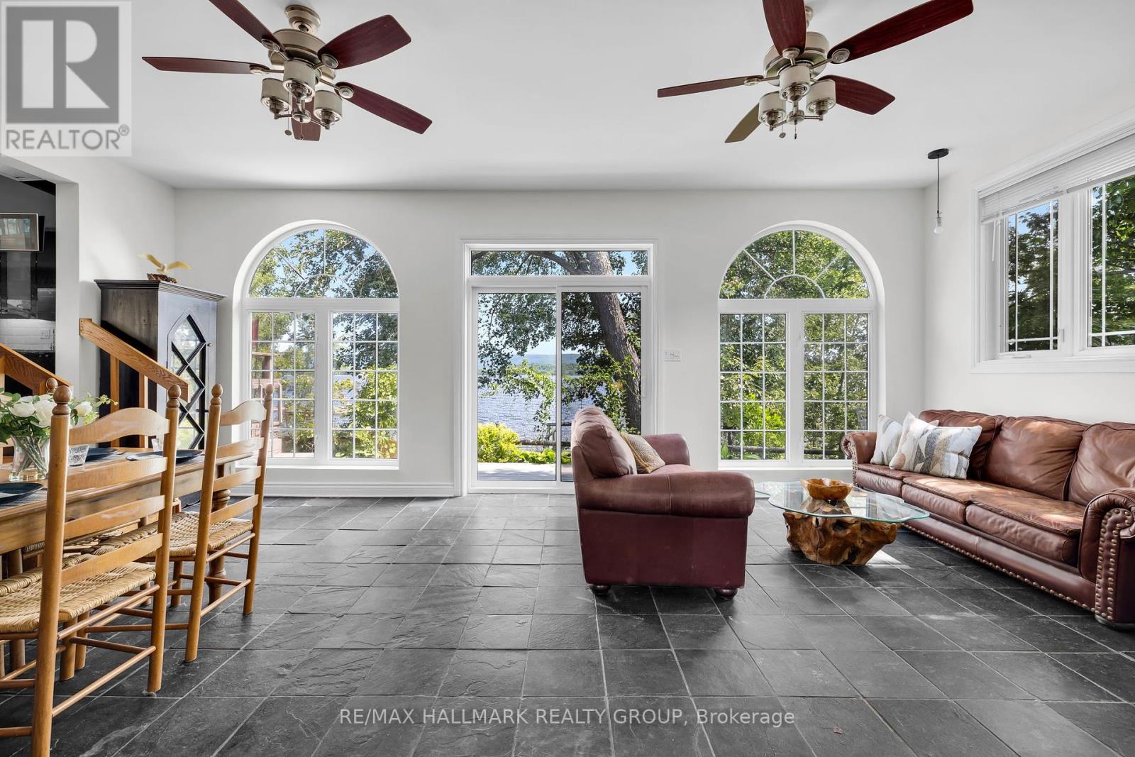 2860 Barlow Crescent