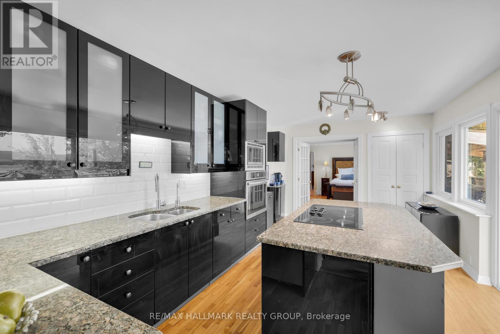 2860 Barlow Crescent