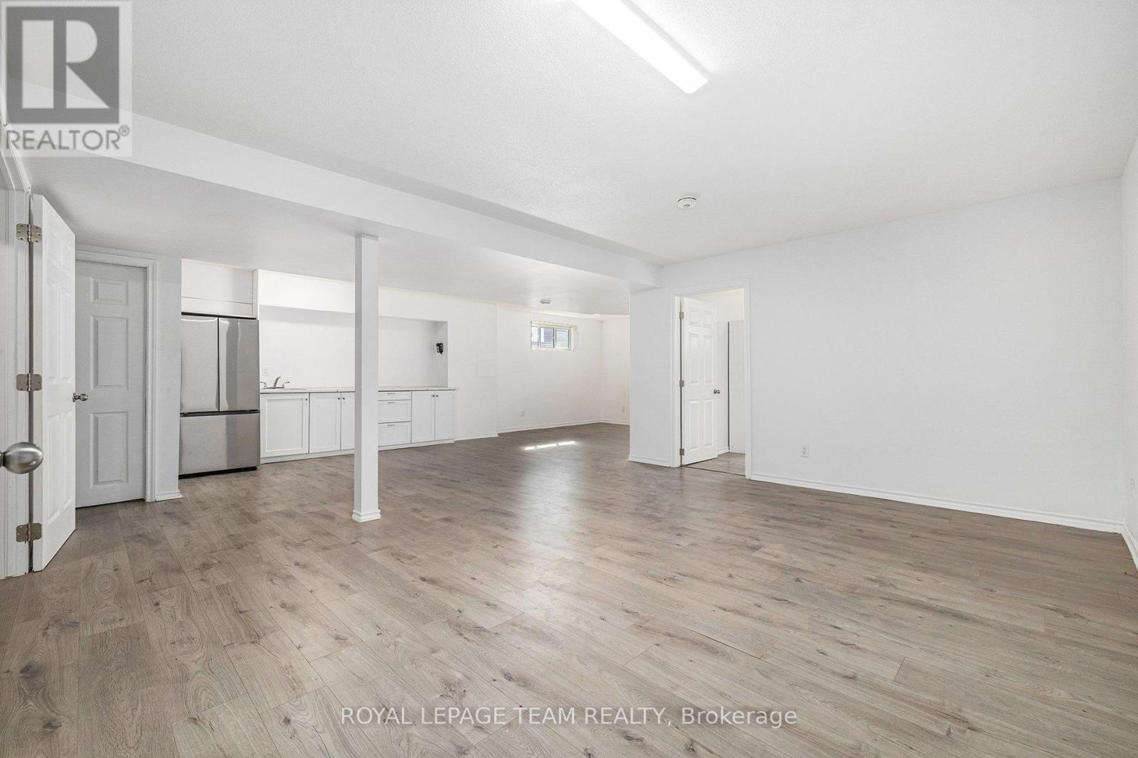 2833 Dunrobin Road