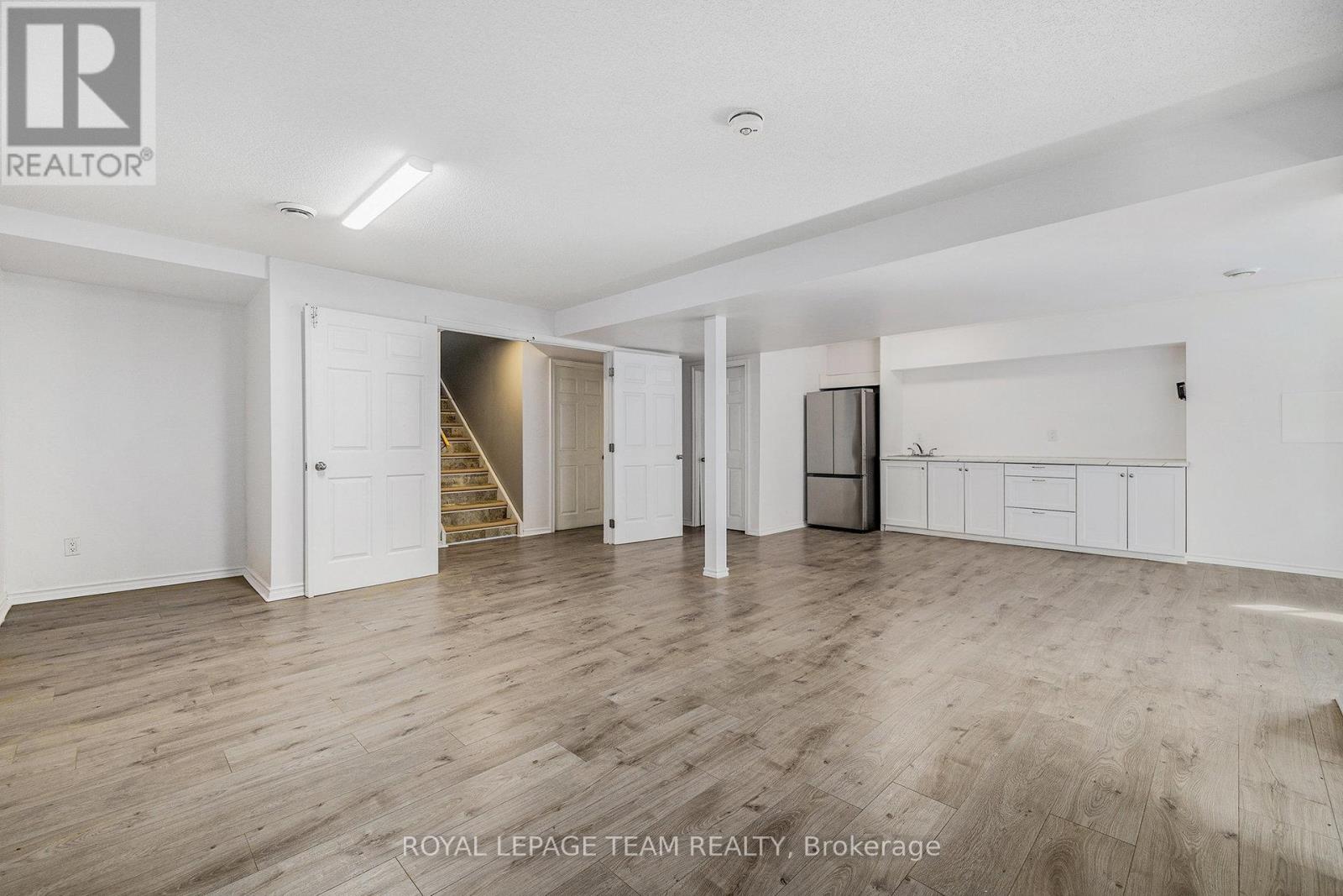 2833 Dunrobin Road