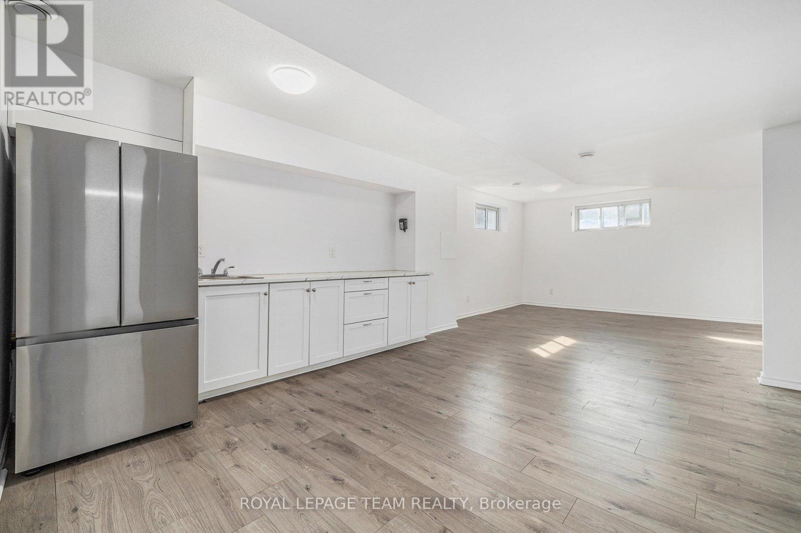 2833 Dunrobin Road