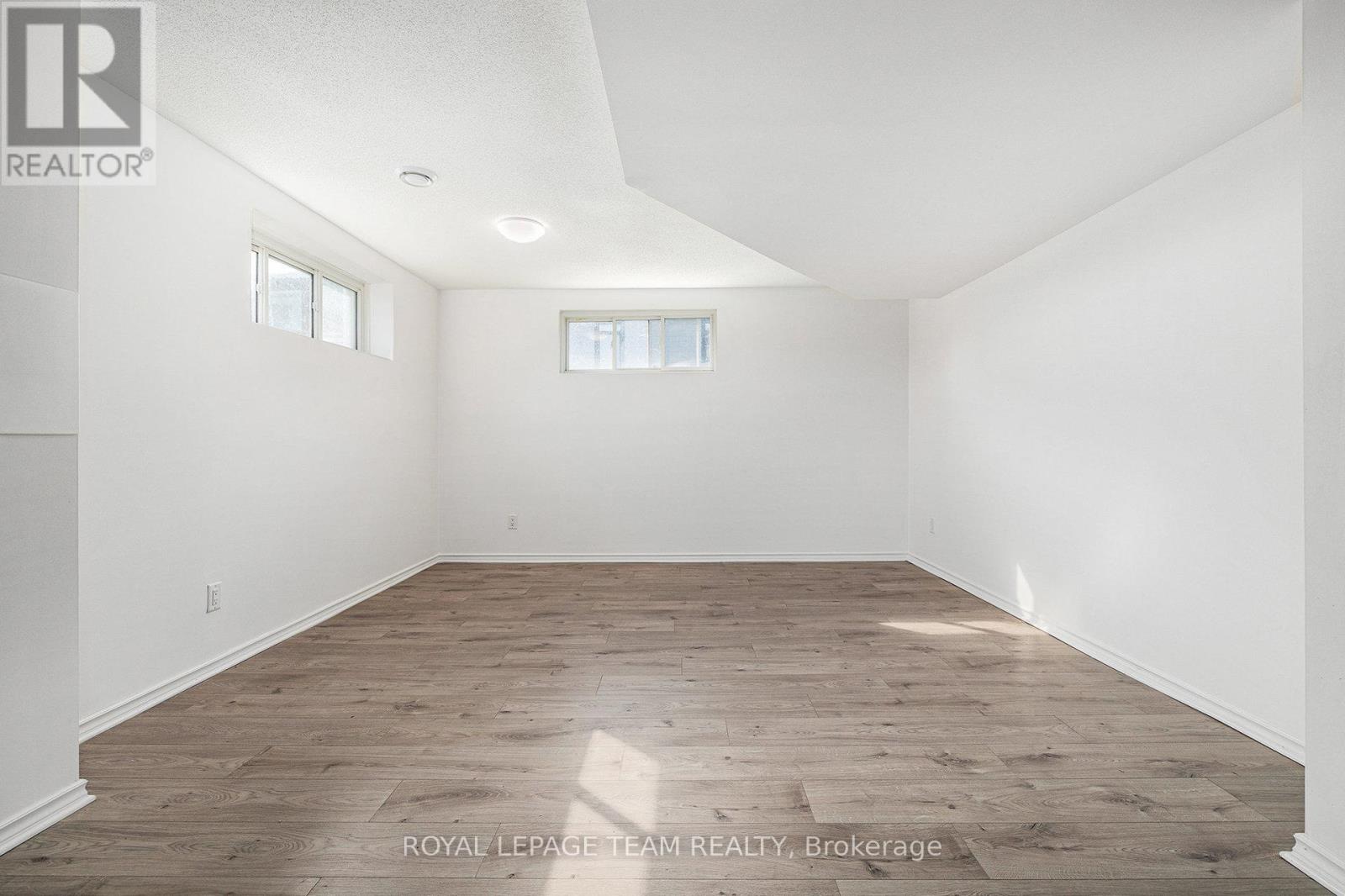 2833 Dunrobin Road