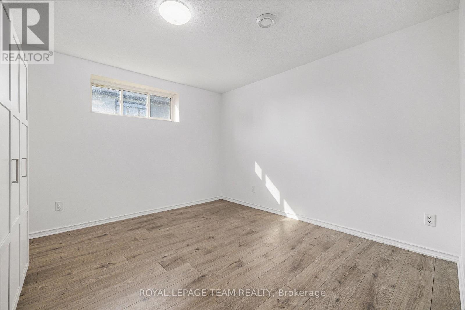 2833 Dunrobin Road