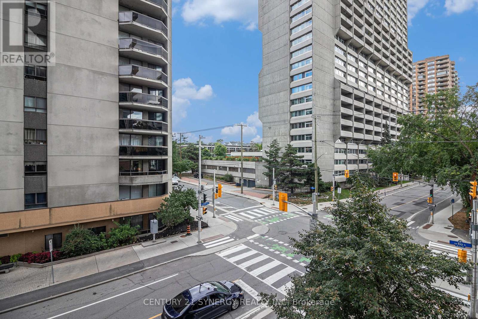 306 - 475 Laurier Avenue W