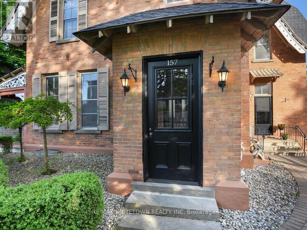 157 Dibble Street W