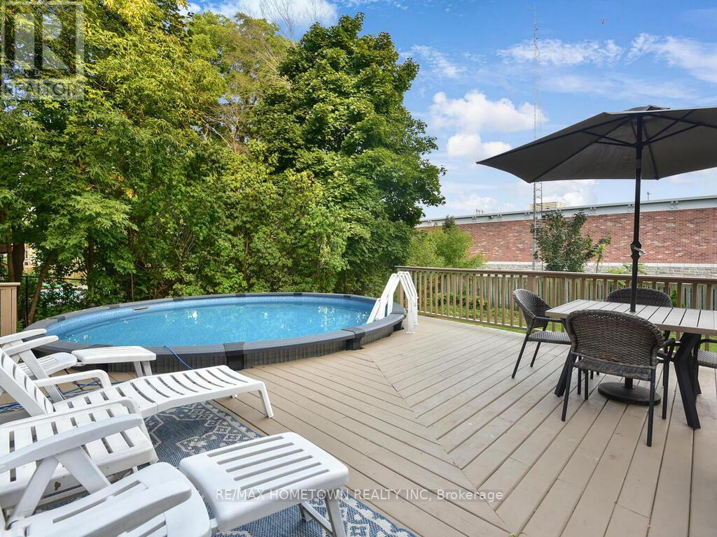 157 Dibble Street W
