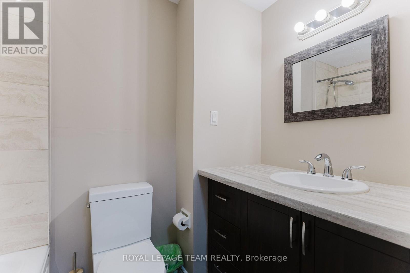 210 - 212 Viewmount Drive