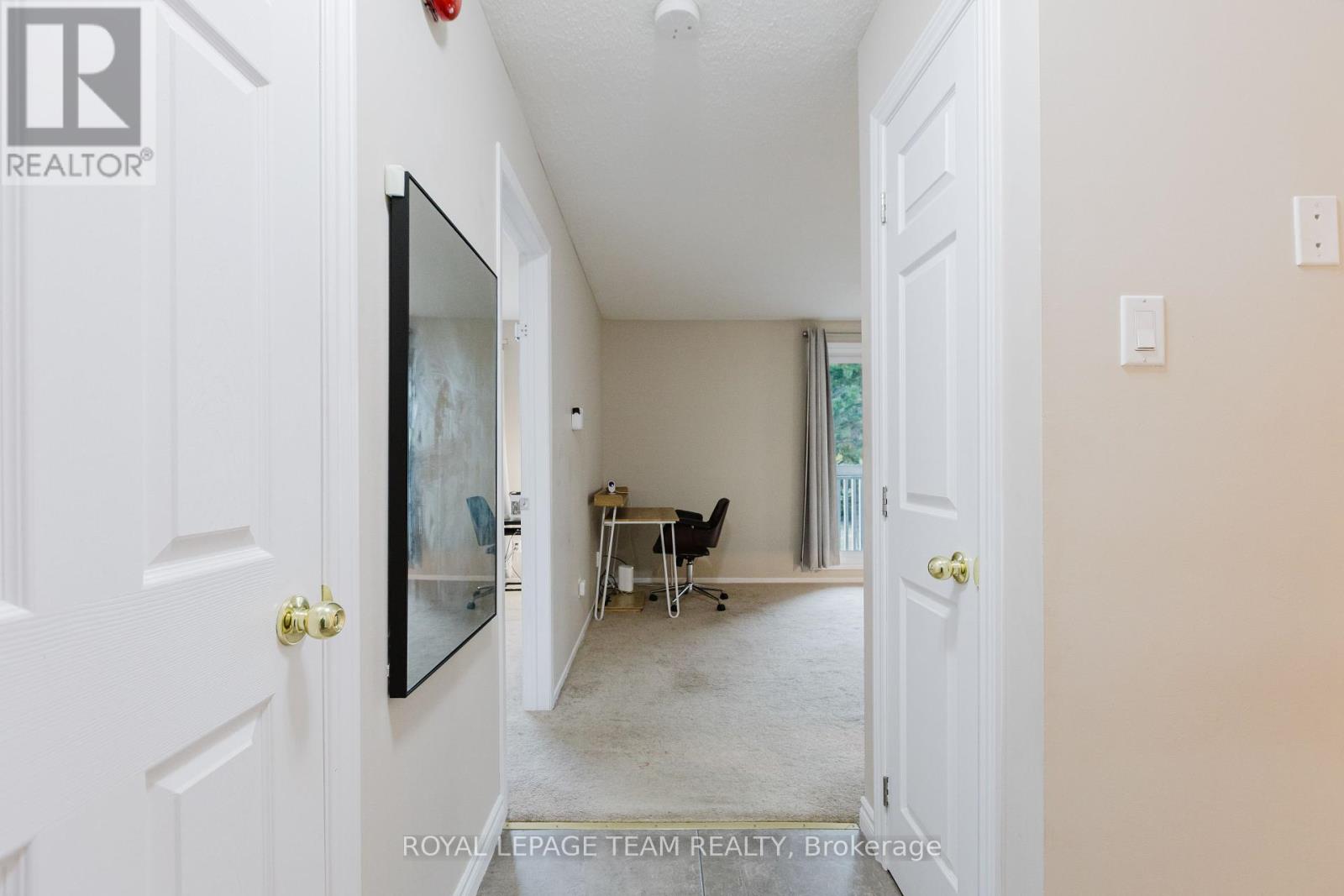 210 - 212 Viewmount Drive