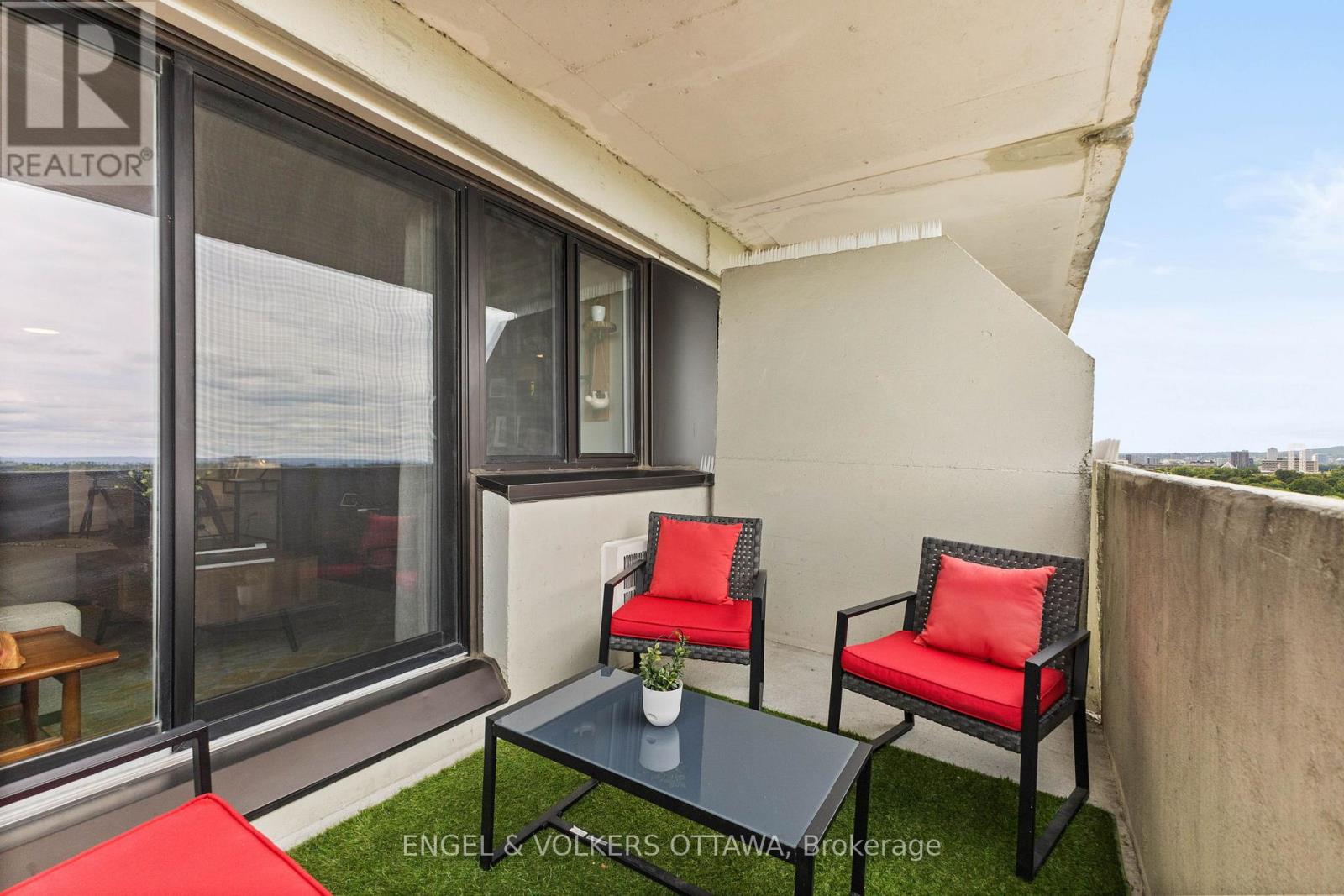 1614 - 40 Landry Street