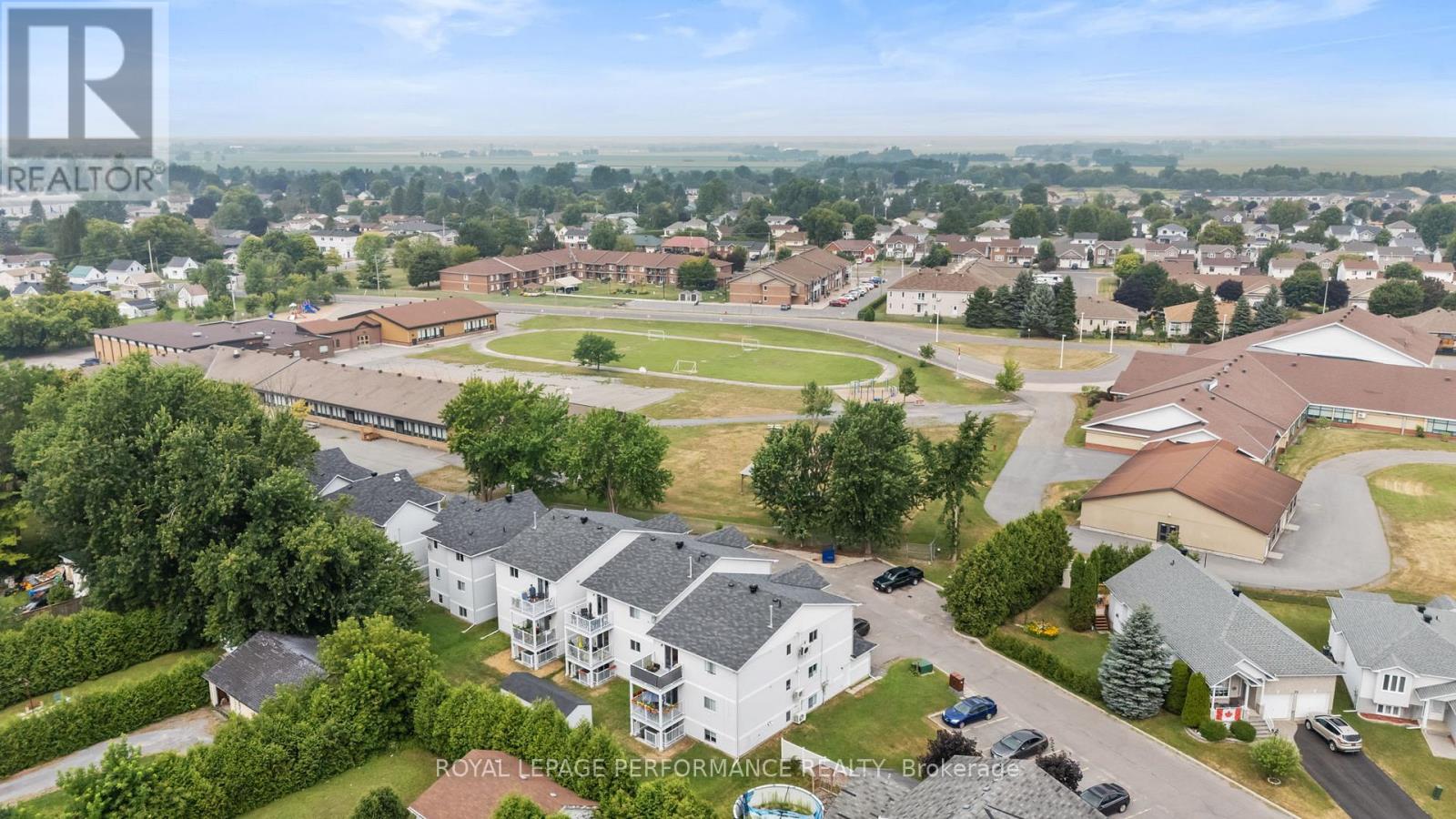 1c - 75 Lapointe Boulevard