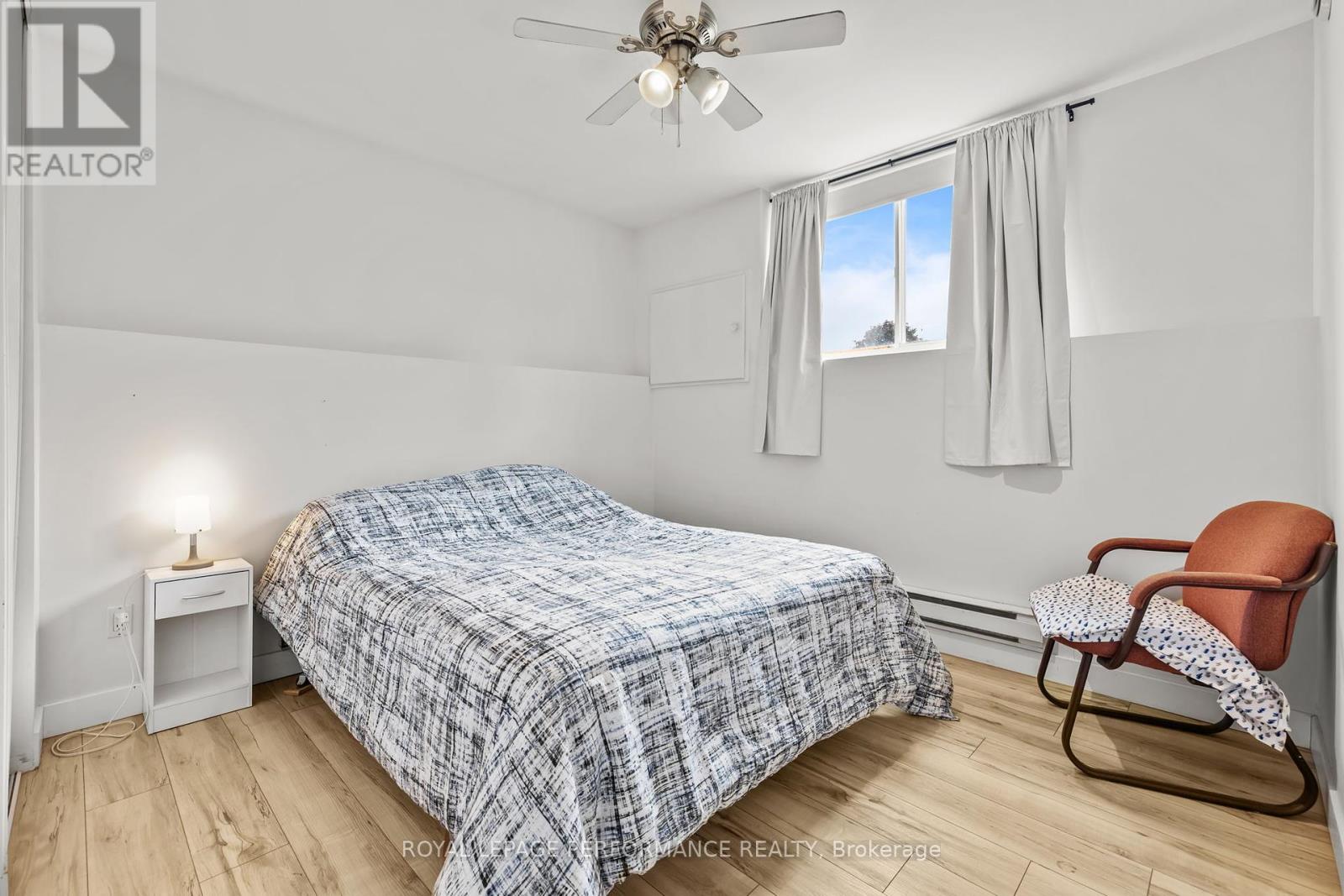 1c - 75 Lapointe Boulevard