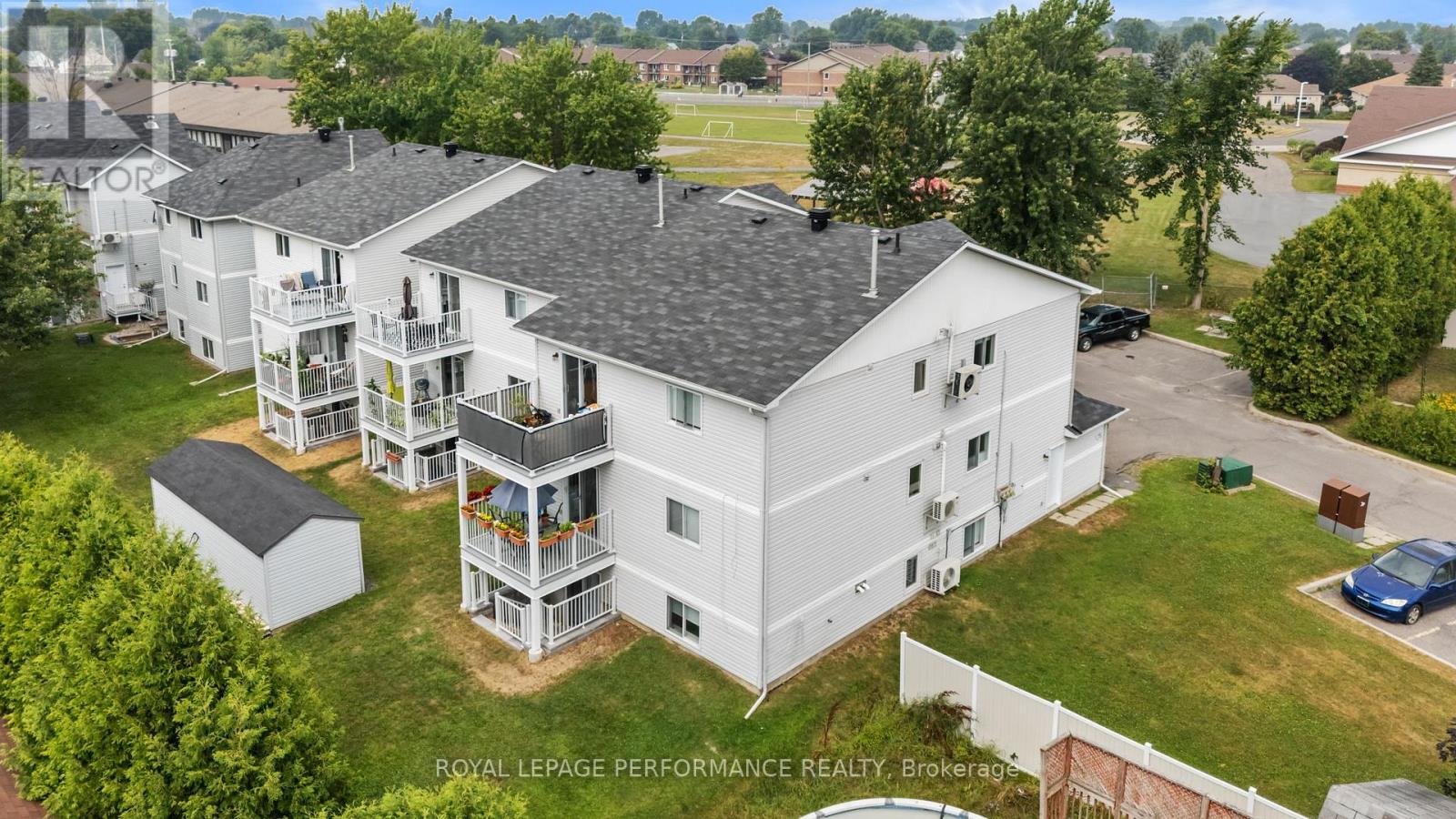 1c - 75 Lapointe Boulevard