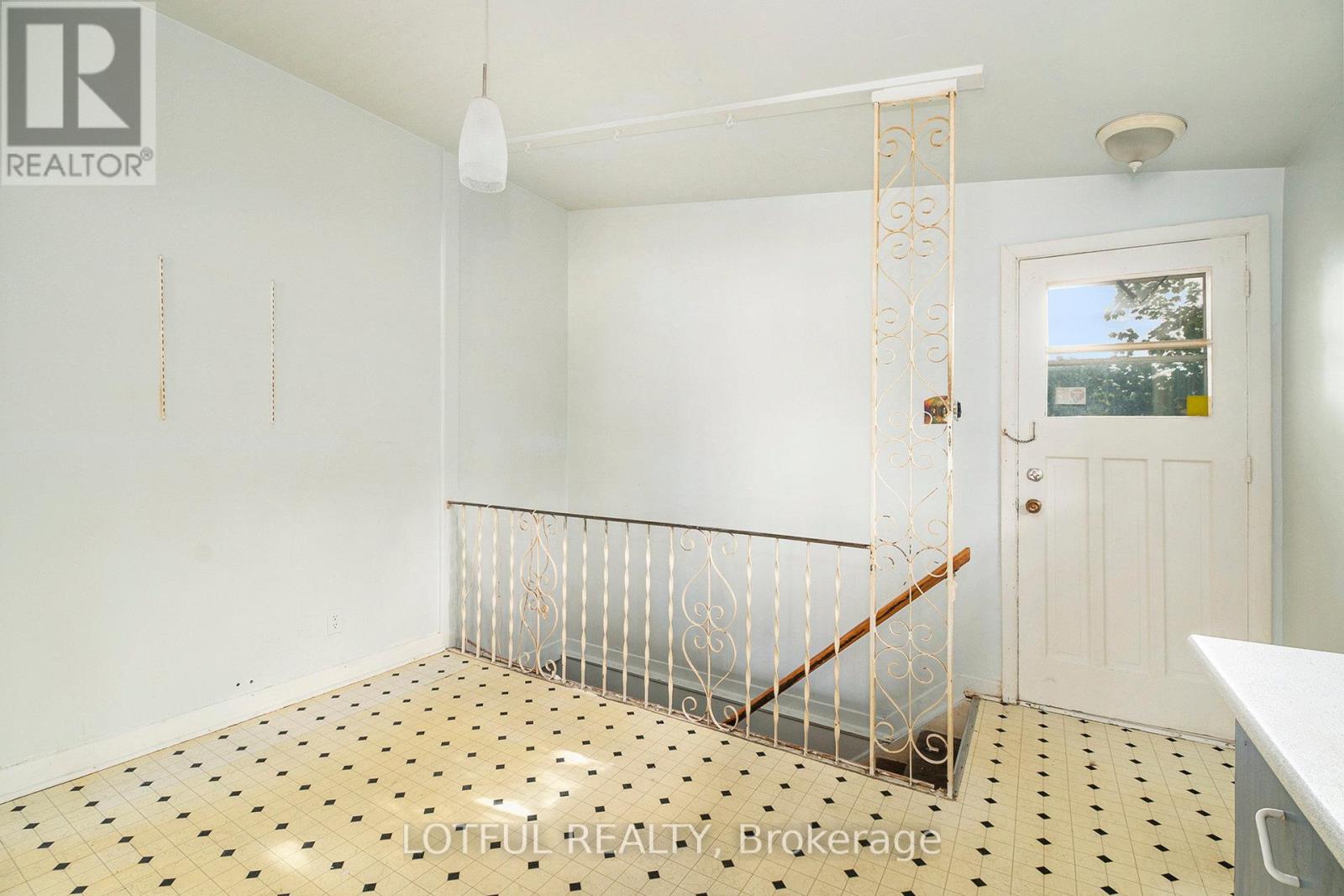 328 Perrier Avenue