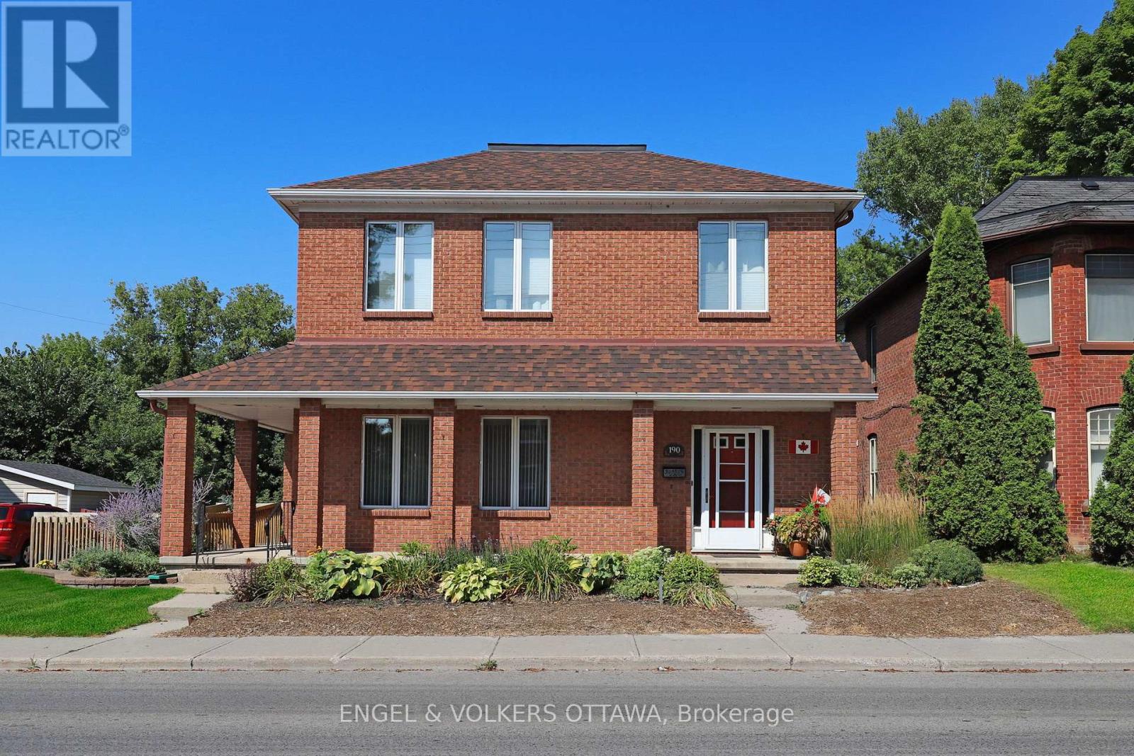 190 John Street N