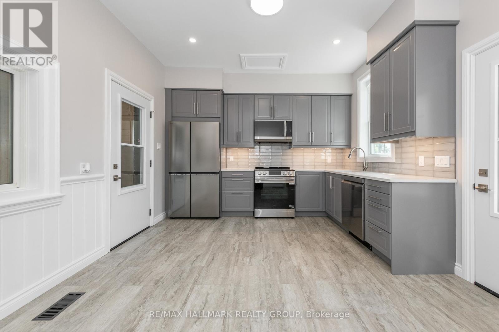 108 Clothier Street E