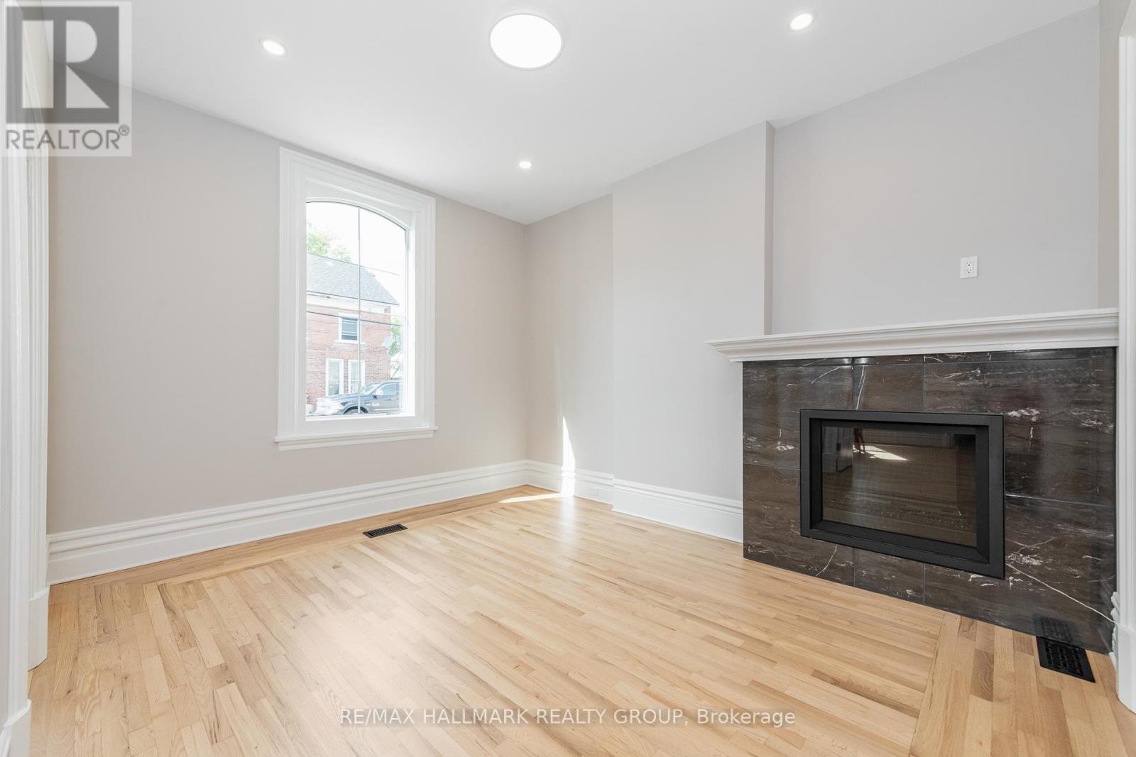108 Clothier Street E
