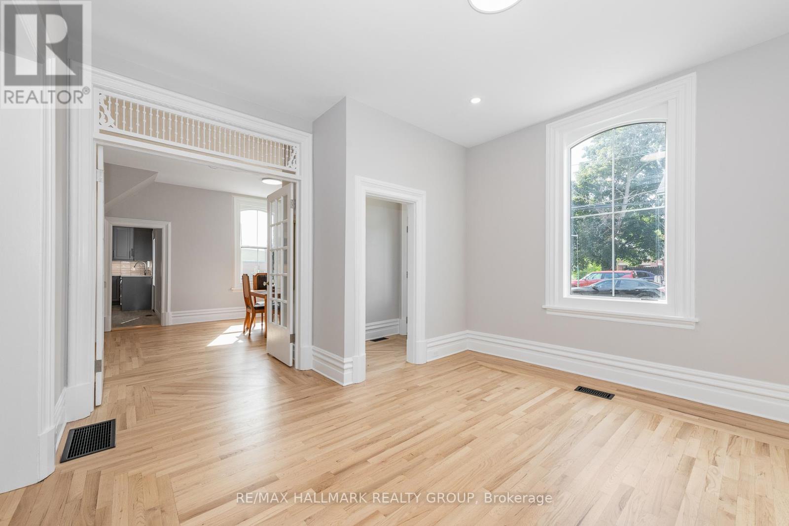 108 Clothier Street E
