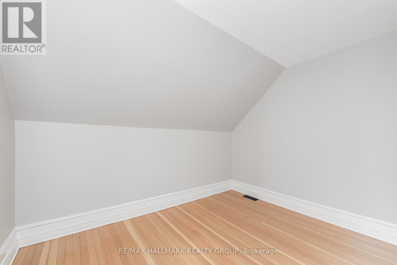 108 Clothier Street E