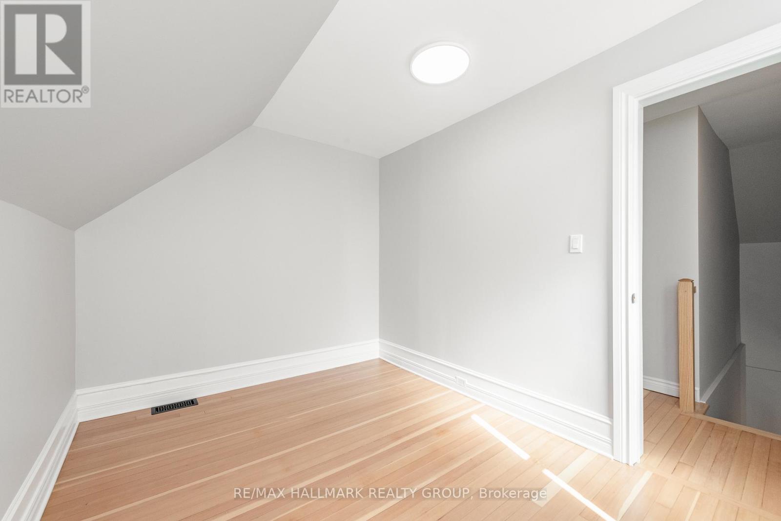 108 Clothier Street E
