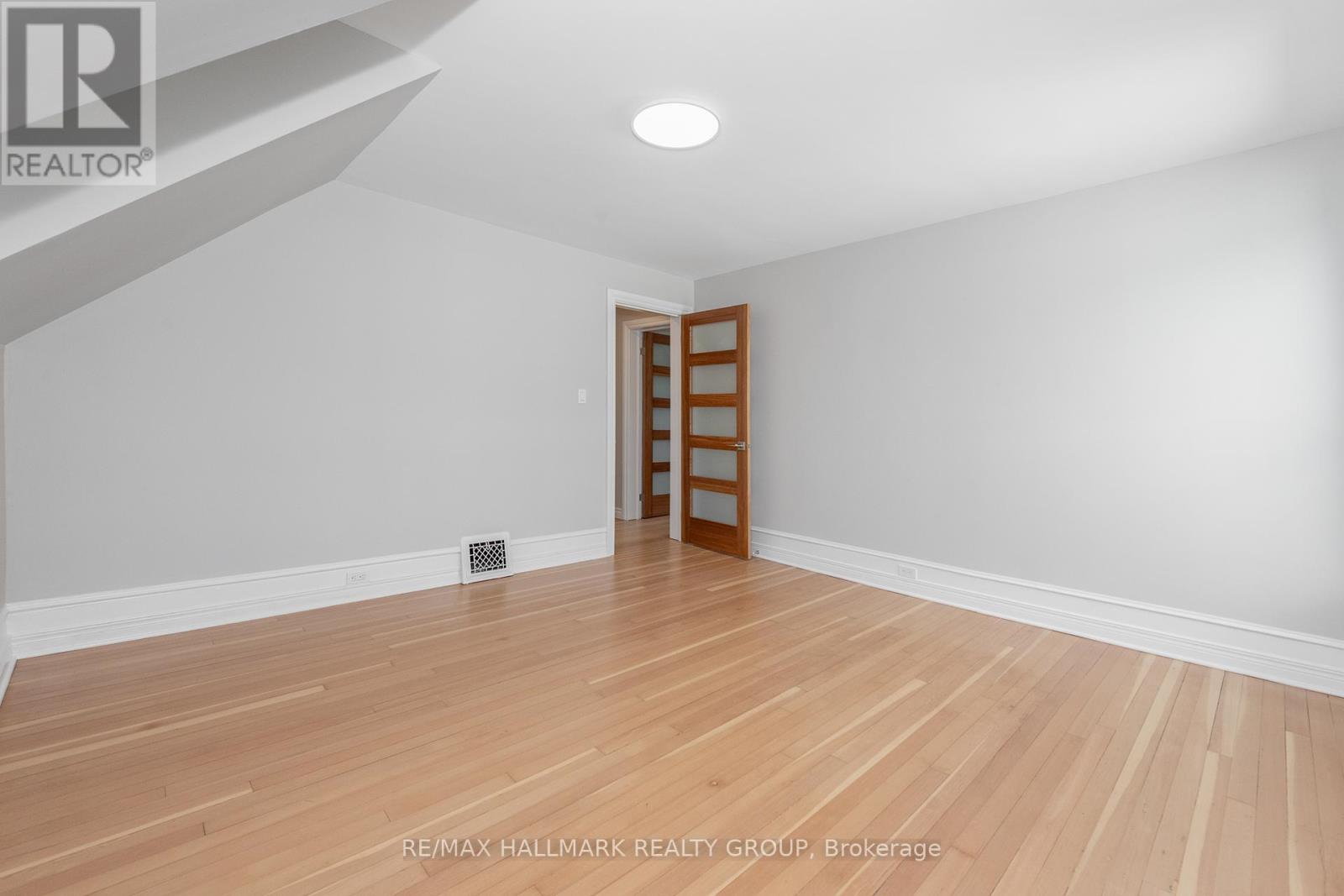 108 Clothier Street E