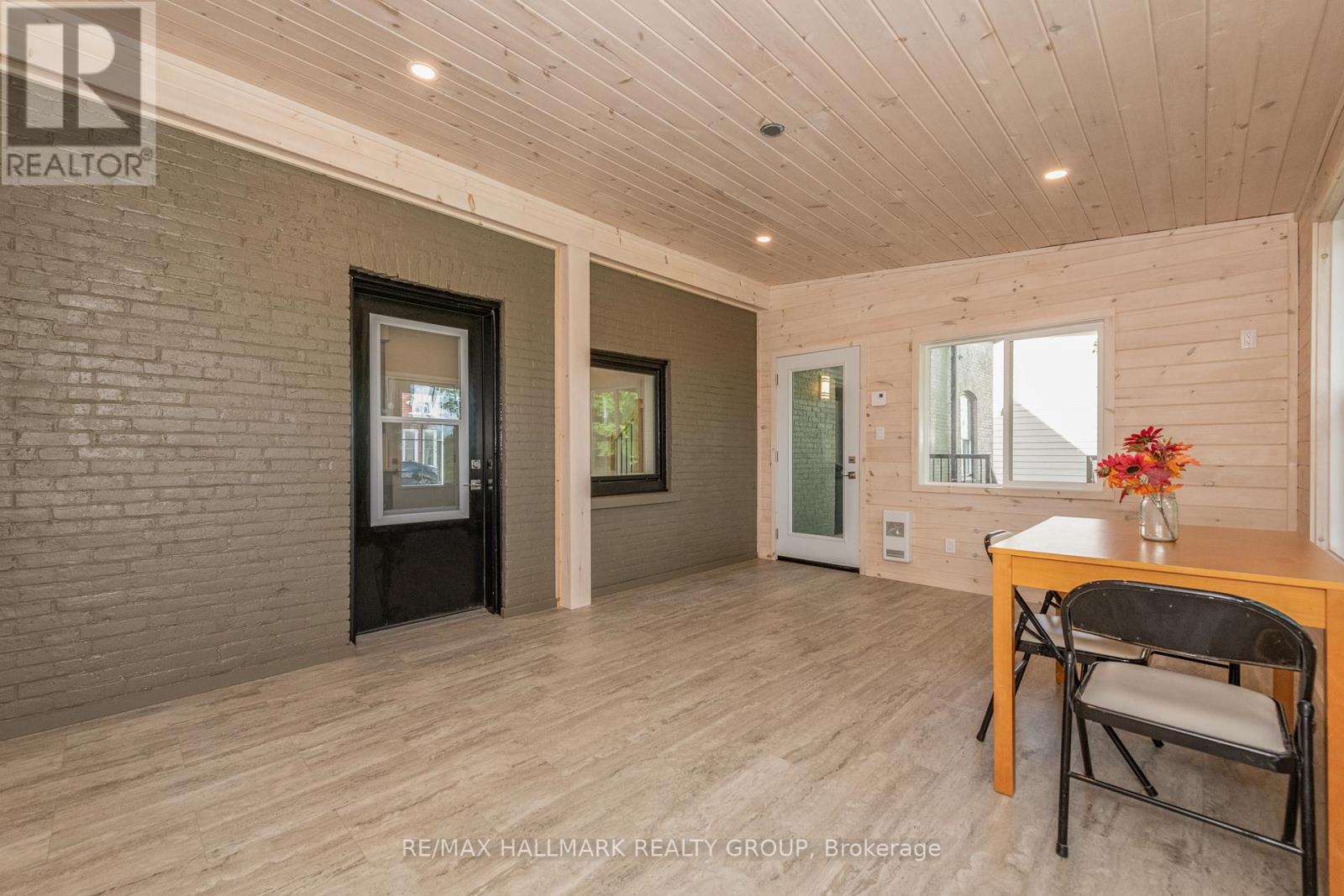108 Clothier Street E