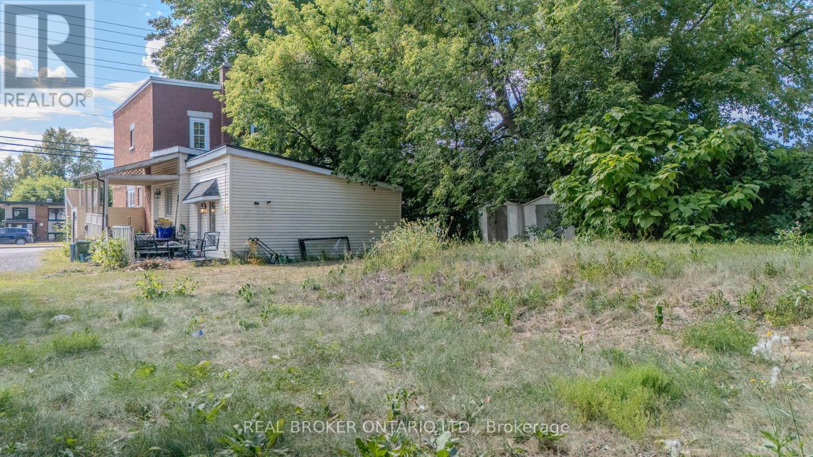 713 St Laurent Boulevard