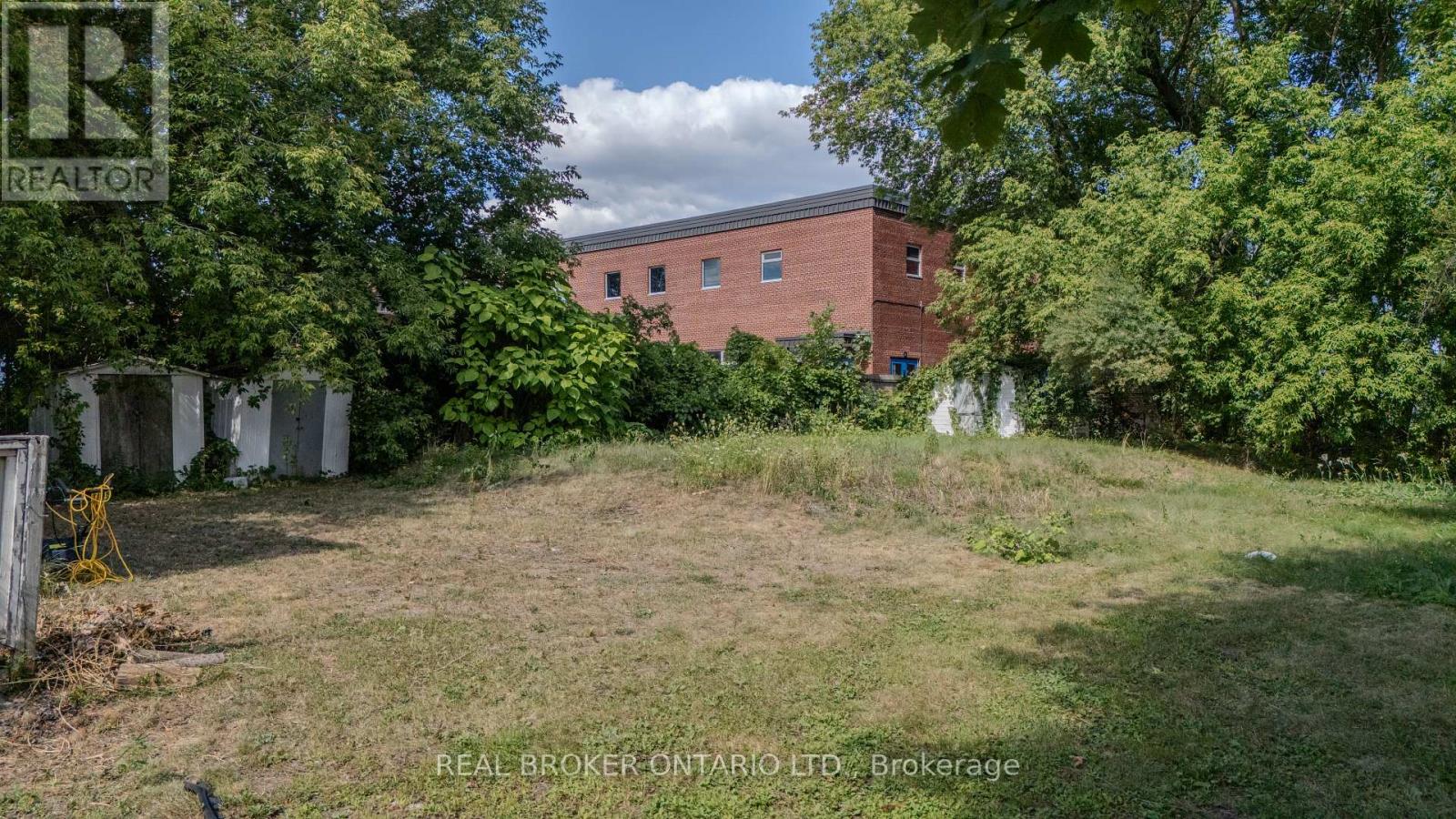 713 St Laurent Boulevard