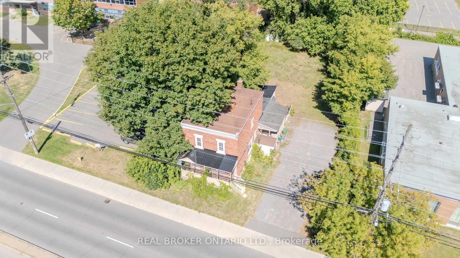 713 St Laurent Boulevard