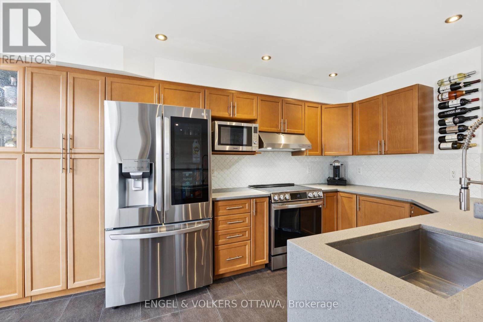 247 Rolling Meadow Crescent