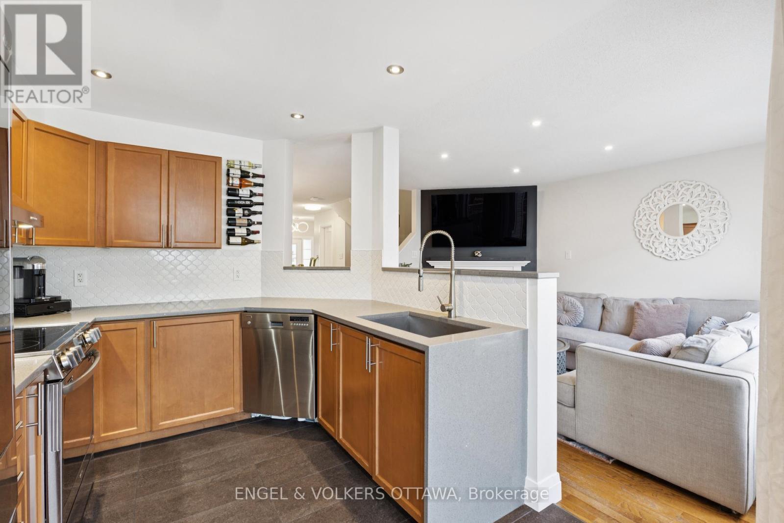 247 Rolling Meadow Crescent