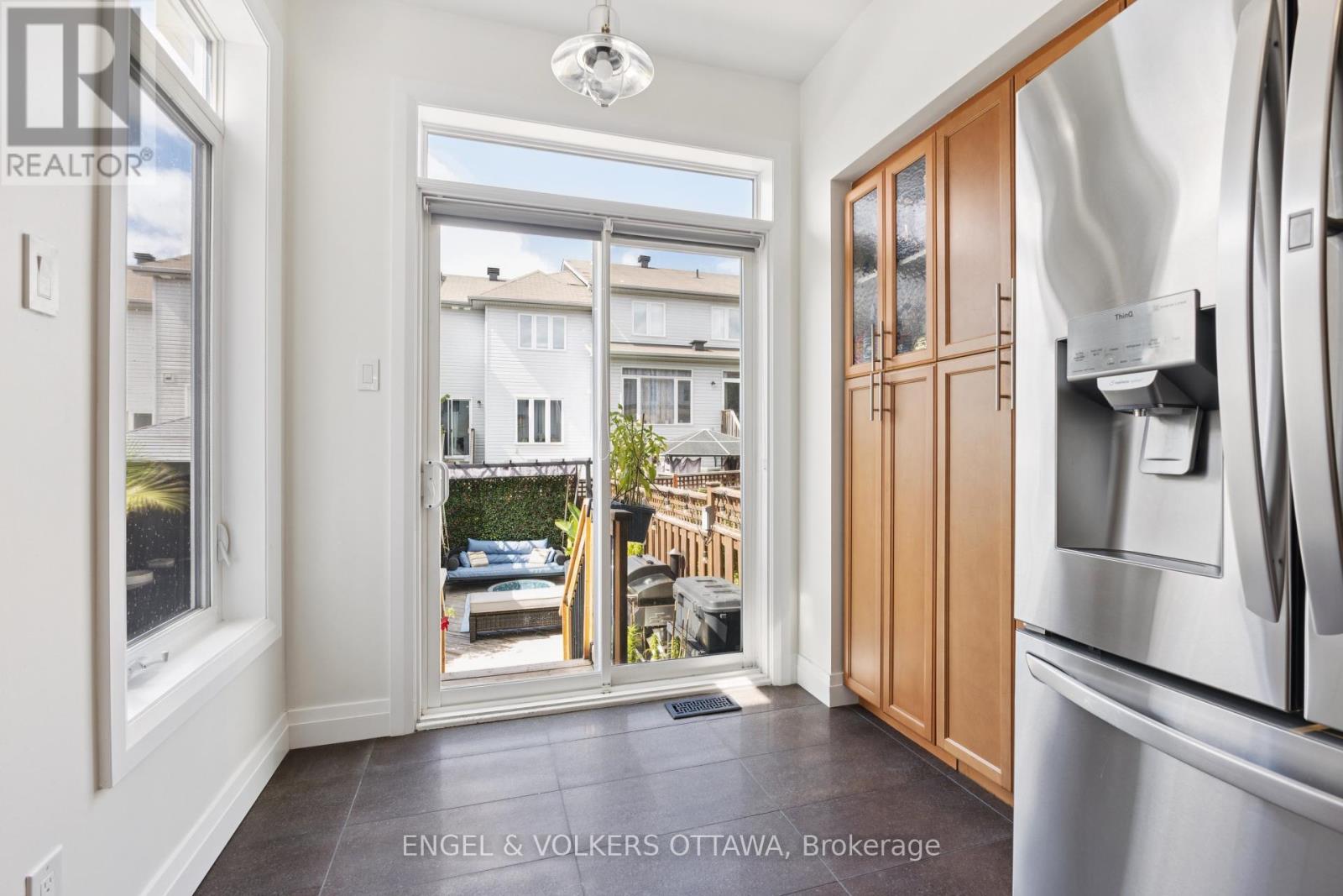 247 Rolling Meadow Crescent