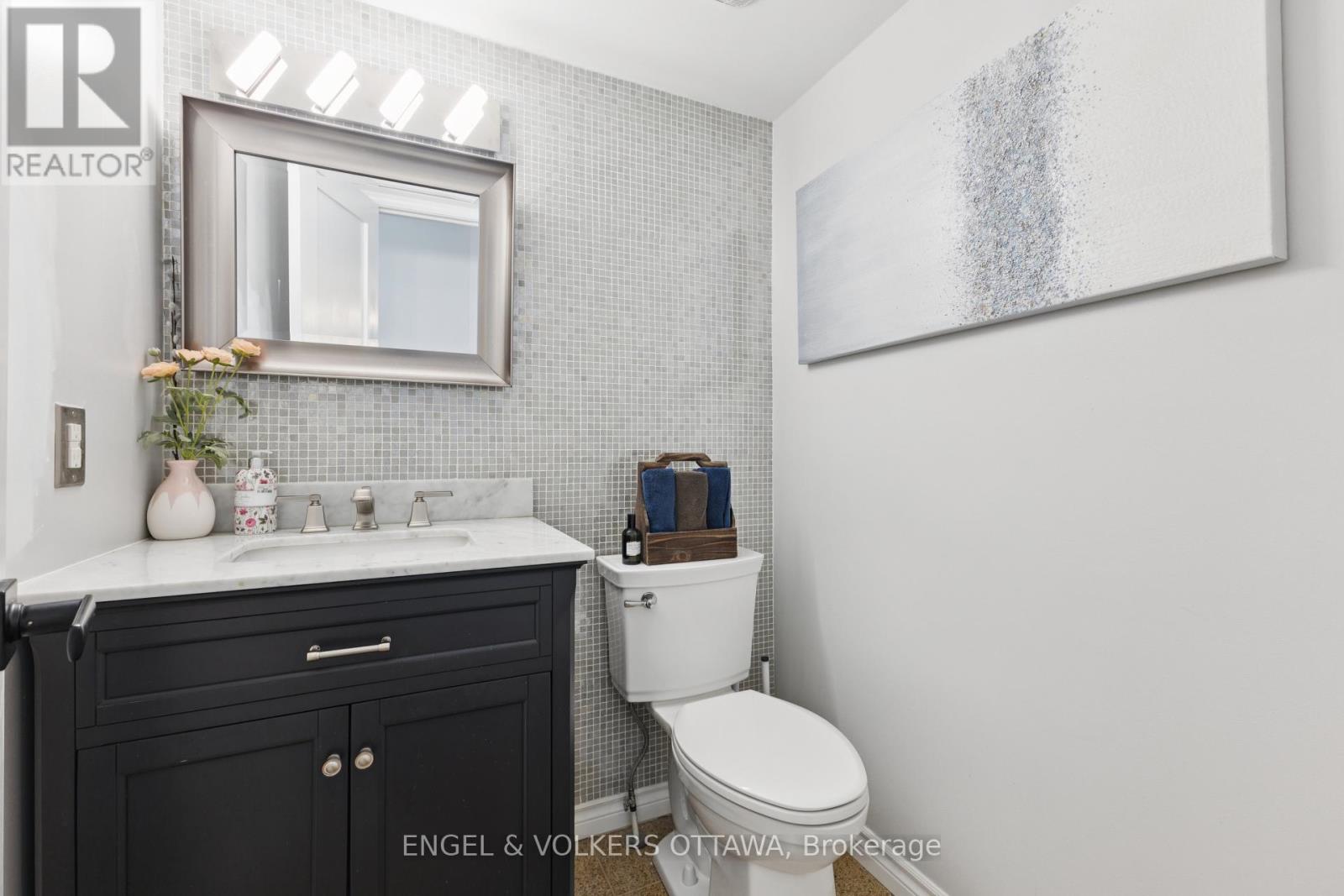 247 Rolling Meadow Crescent