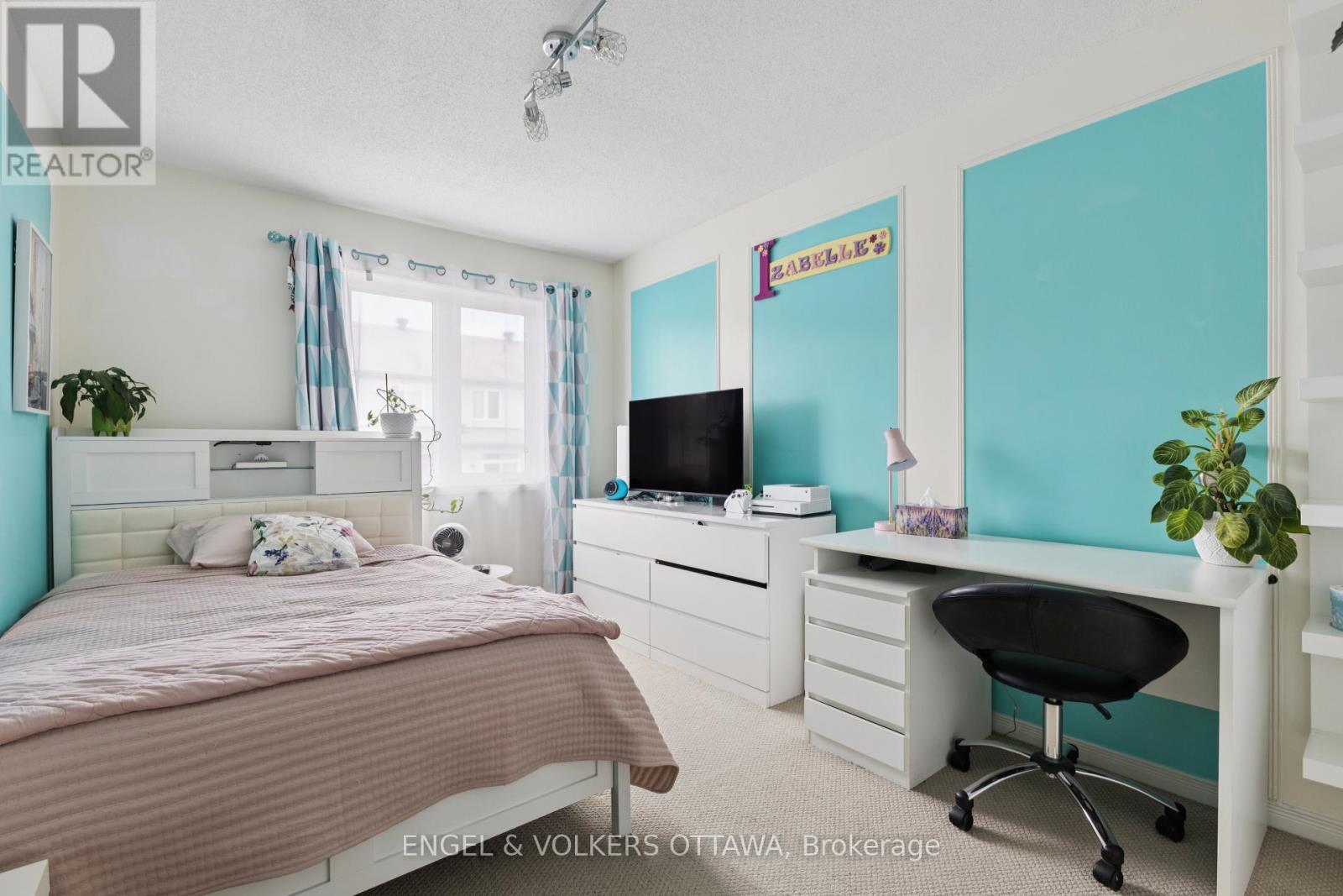 247 Rolling Meadow Crescent