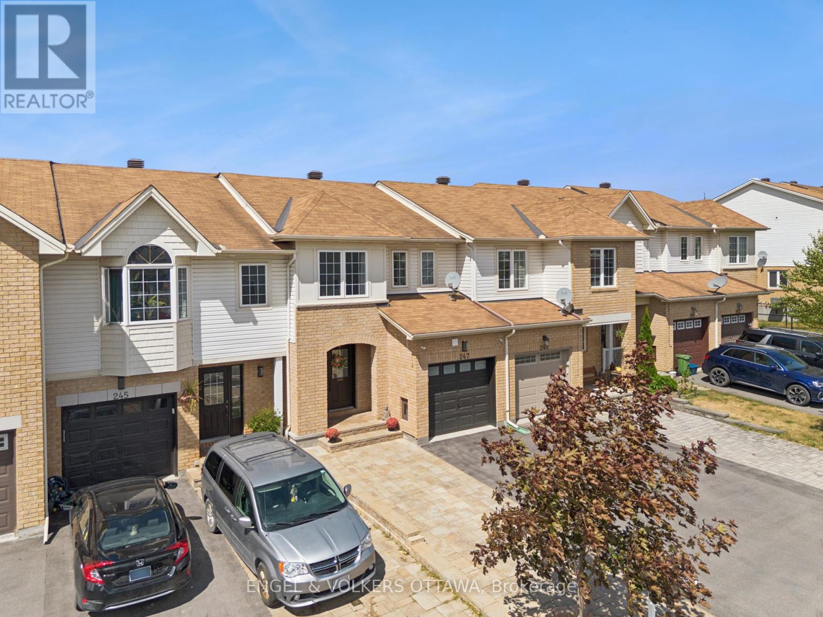 247 Rolling Meadow Crescent