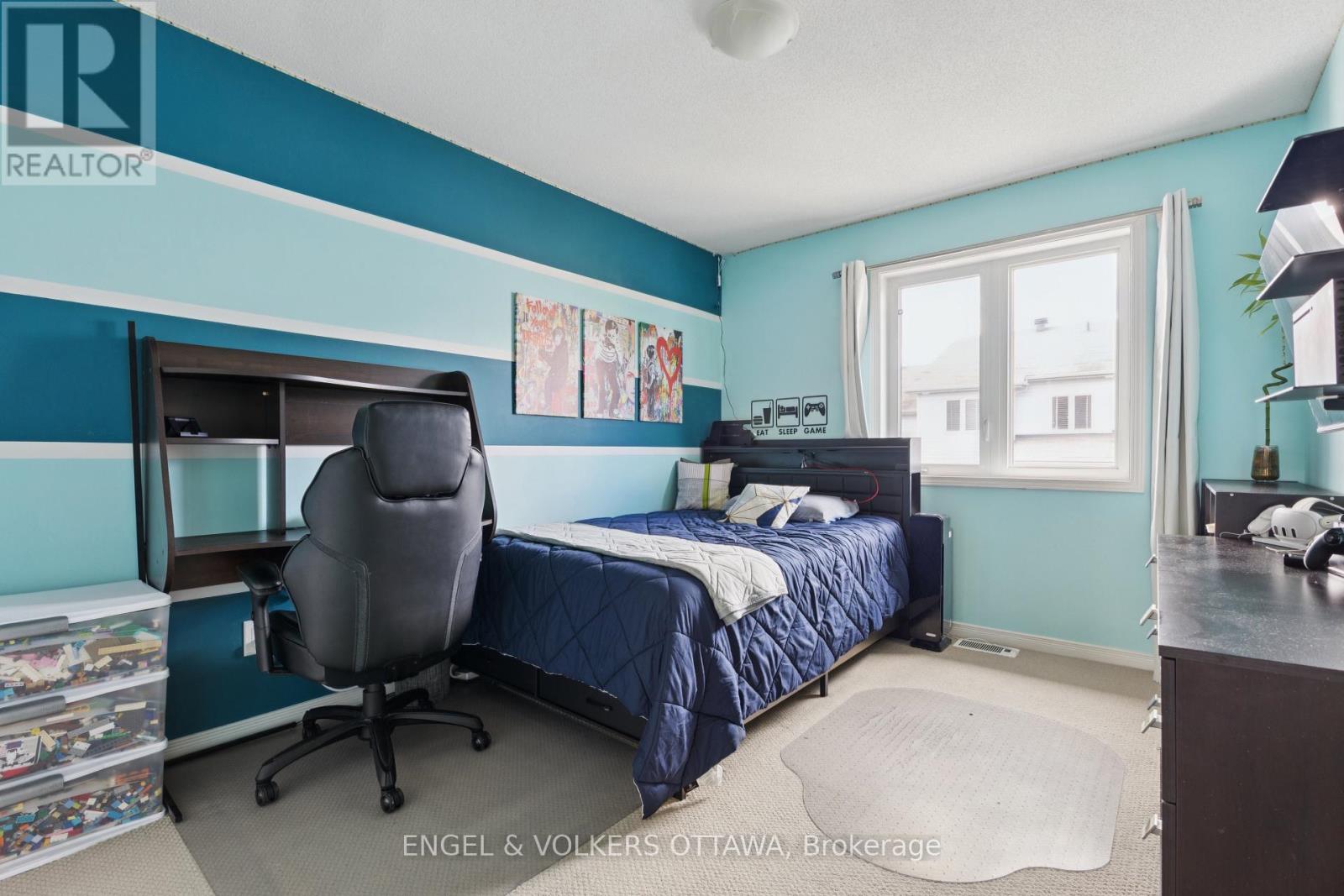 247 Rolling Meadow Crescent