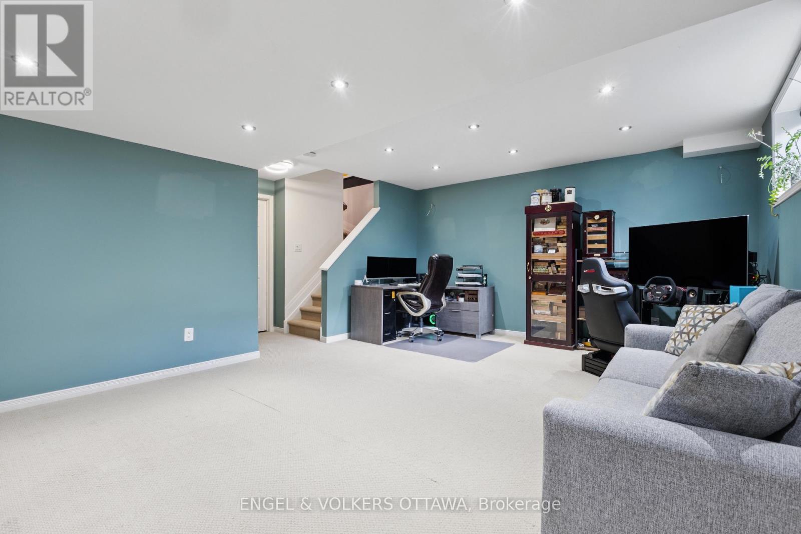 247 Rolling Meadow Crescent