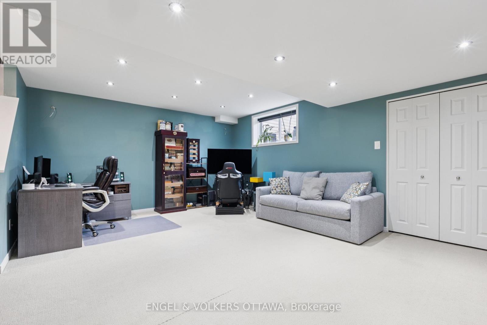 247 Rolling Meadow Crescent