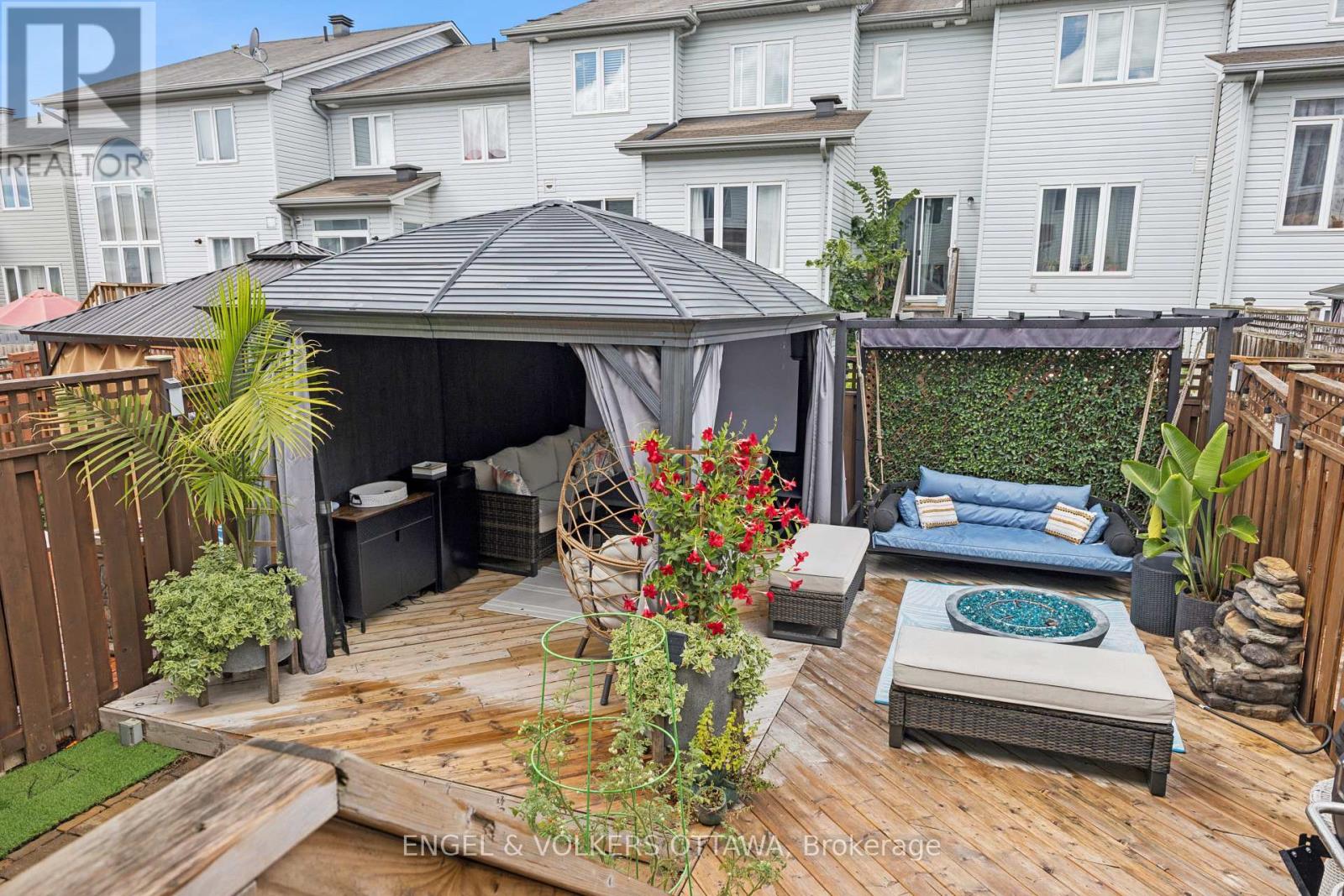 247 Rolling Meadow Crescent