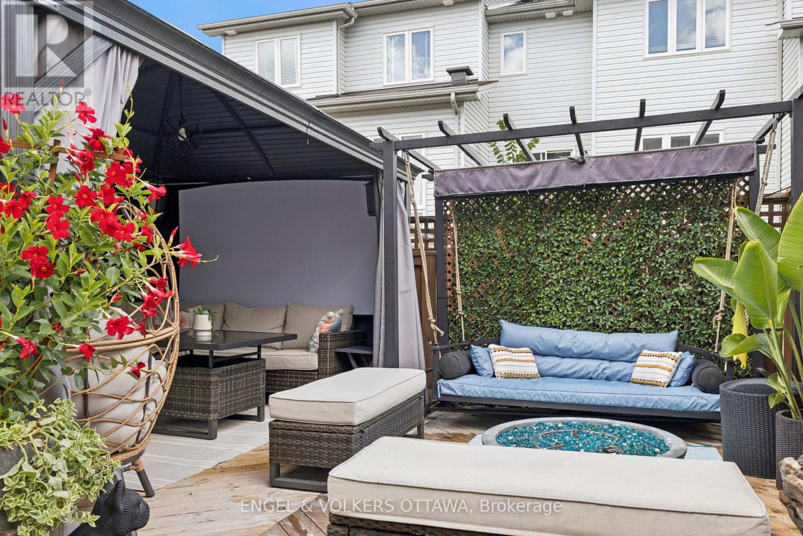 247 Rolling Meadow Crescent