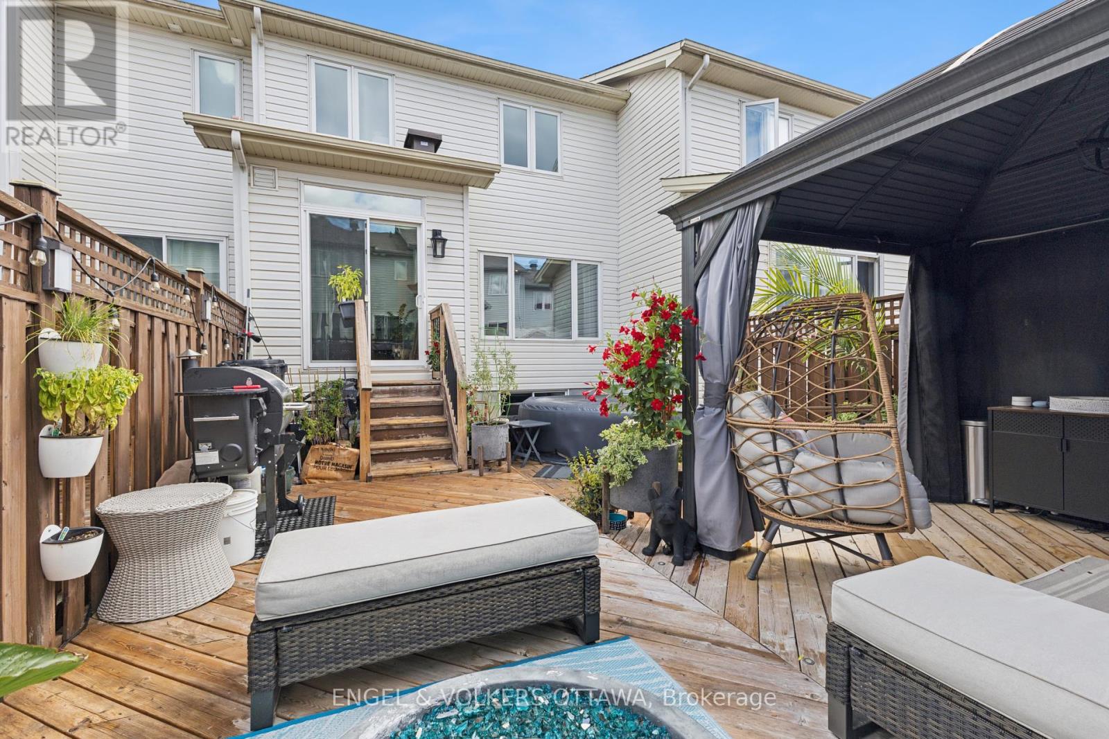247 Rolling Meadow Crescent